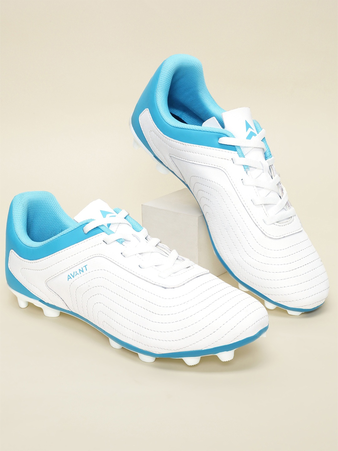 

Avant Men TurboKick Football Shoes, White