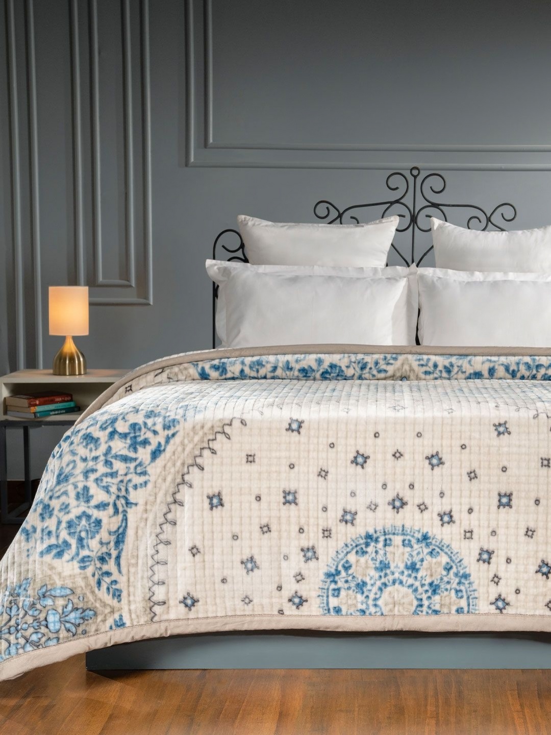 

MYTRIDENT Classic Tranquil Touch Floral Printed Double Bed Blanket, White