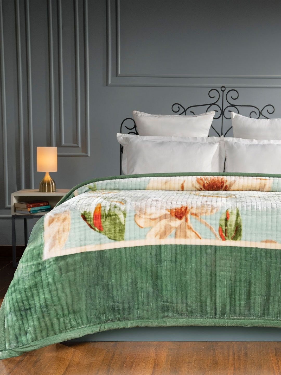 

MYTRIDENT Classic Tranquil Touch Green and White Floral Printed Double Bed Blanket