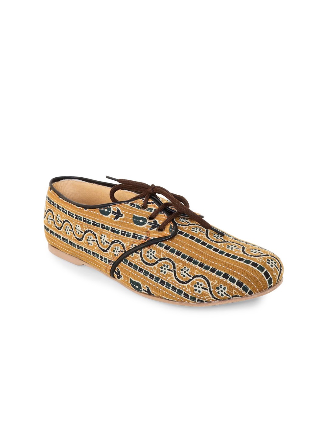 

Kanvas Women Ajrakh Kantha Printed Oxford Shoes, Beige
