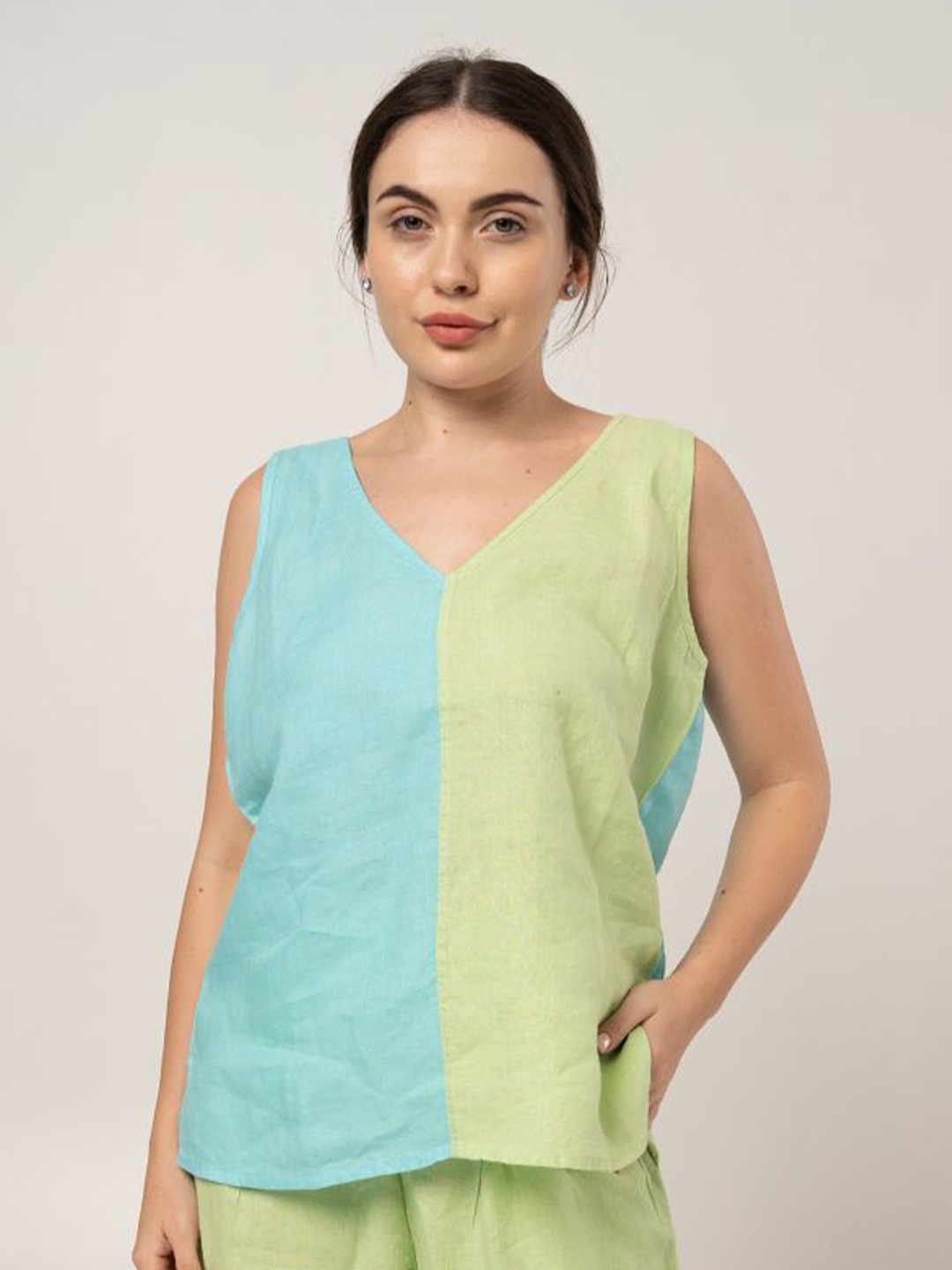 

Fabulous Women V-Neck Colourblocked Linen Top, Lime green