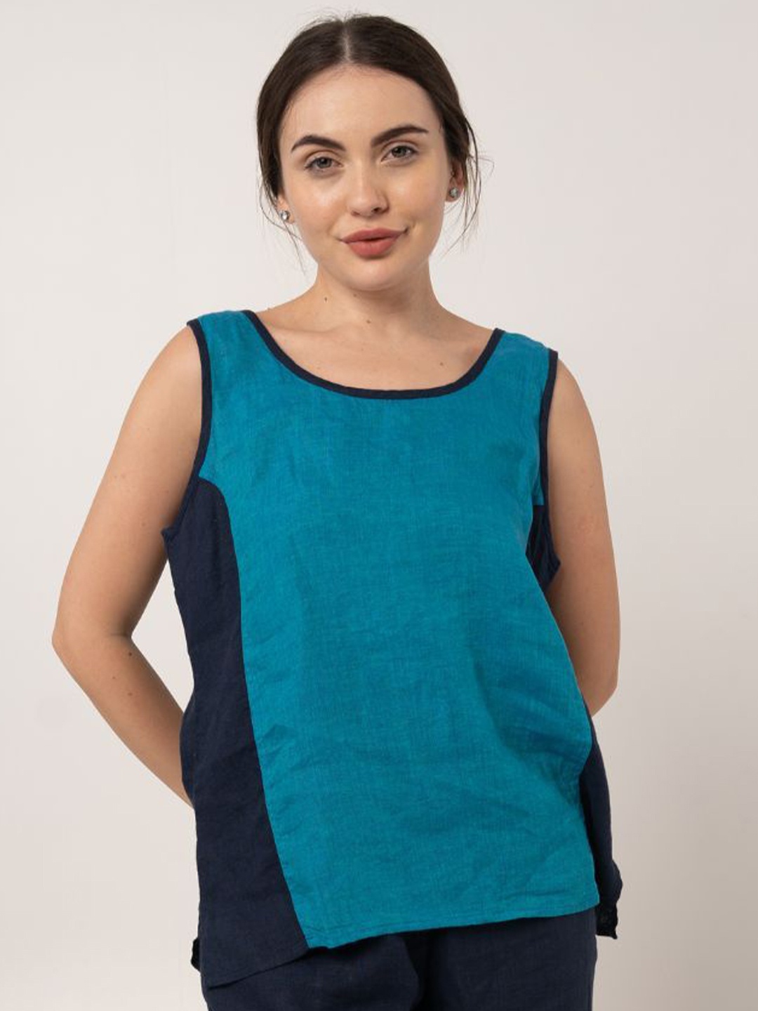 

Fabulous Linen Top, Navy blue