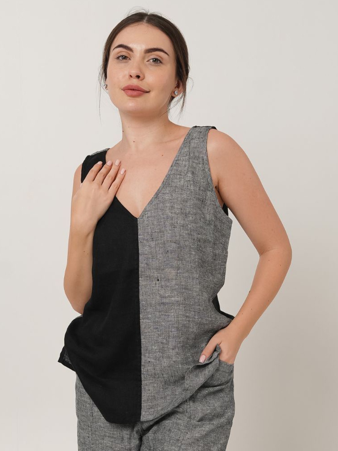 

Fabulous Women Colourblocked V-Neck Pure Linen Top, Grey