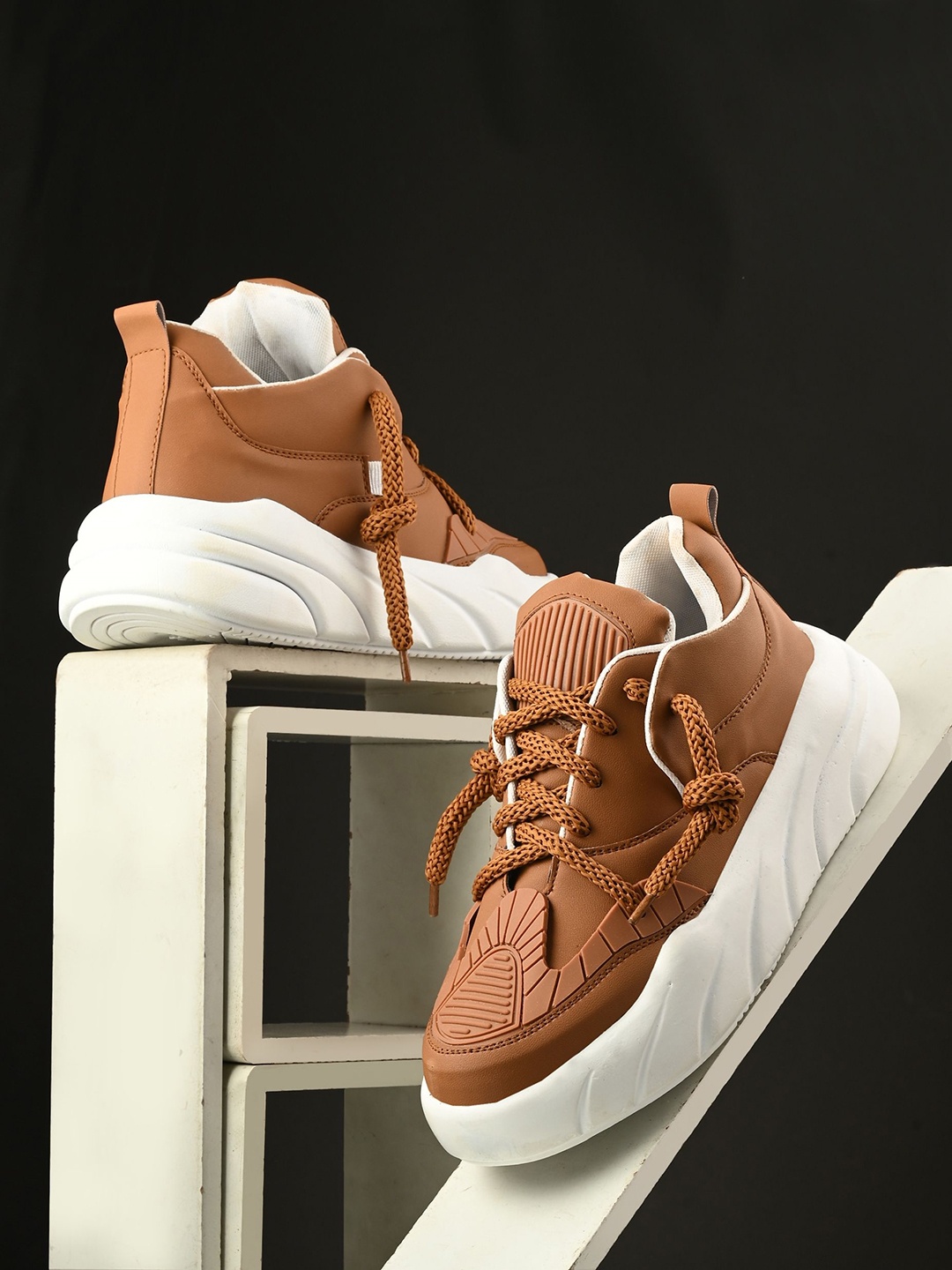 

glitchez Men Colourblocked Lace-Ups Sneakers, Tan