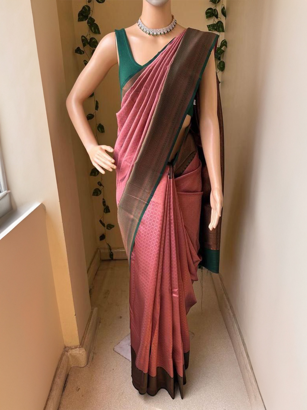 

Marziyaa Woven Design Banarasi Saree With Blouse Piece, Rose