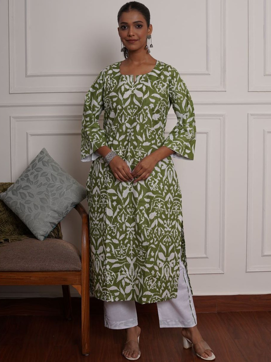 

Mystic Garden Green Kurta Set (Set of 2)