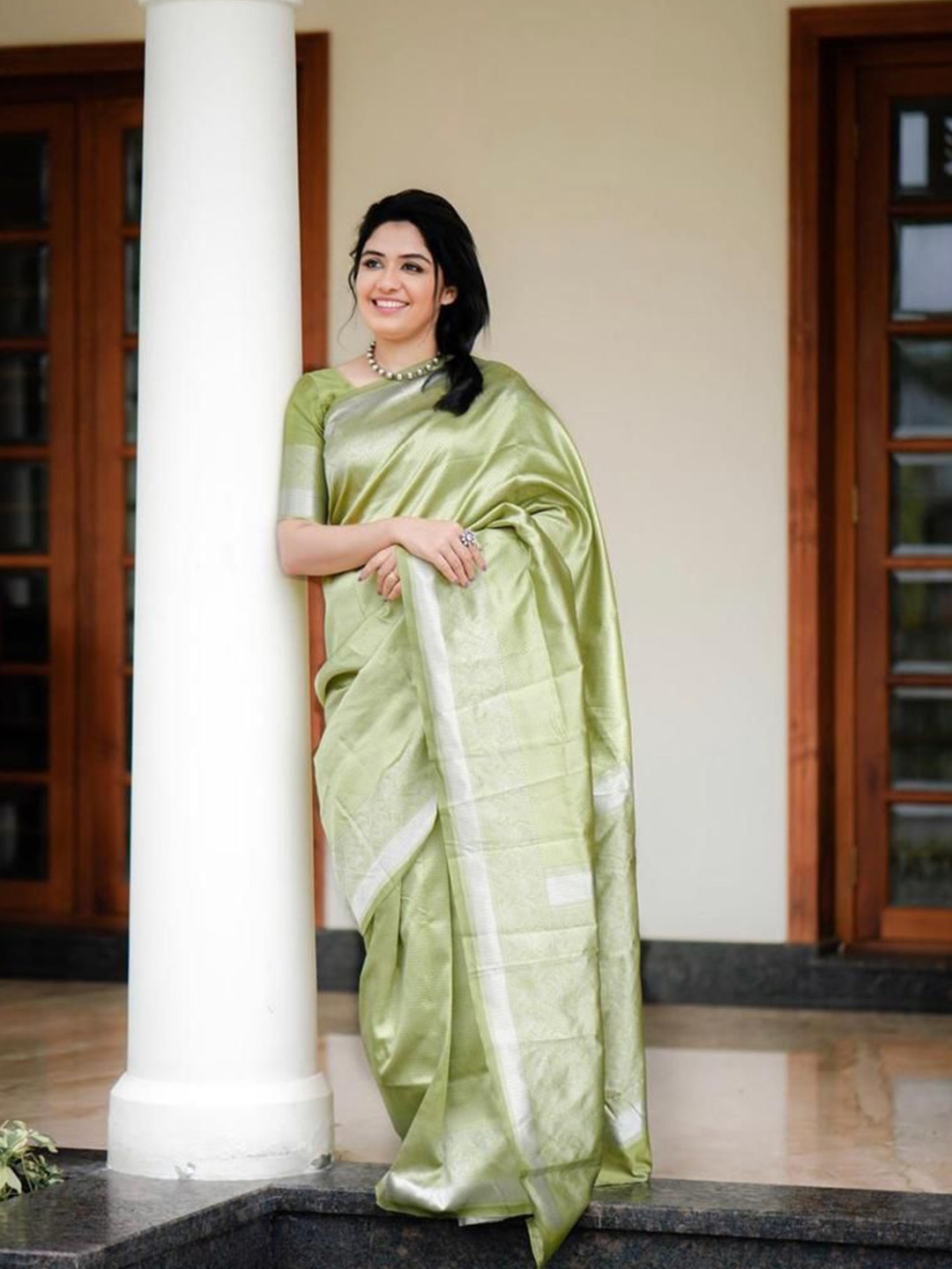 

Marziyaa Woven Design Banarasi Saree With Blouse Piece, Green