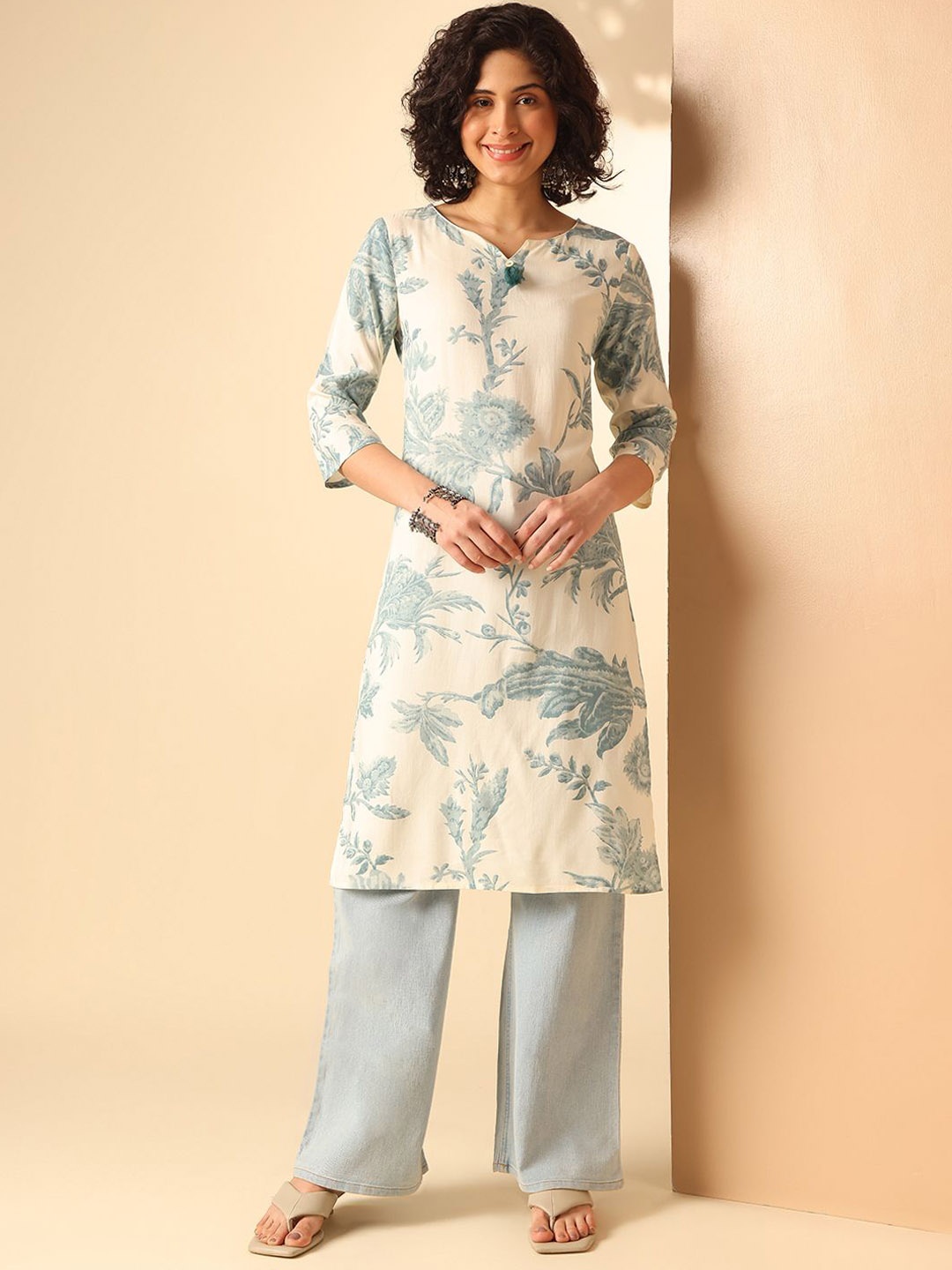 

Anouk Blue Floral Printed Notch Neck Straight Kurta