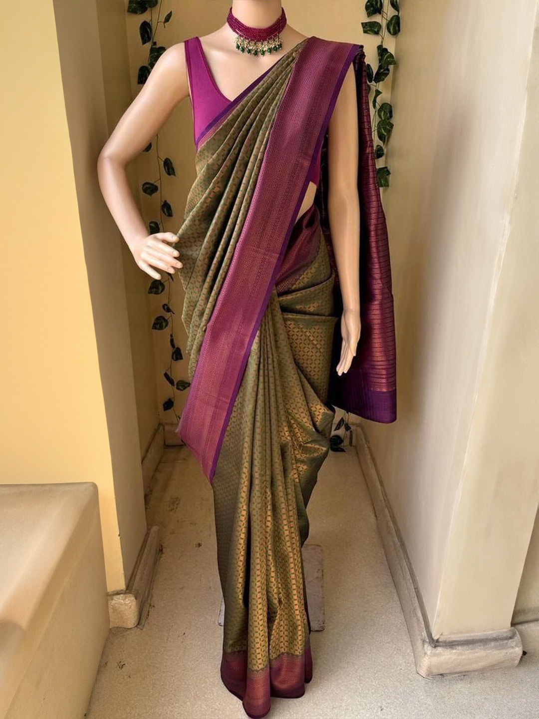 

Marziyaa Woven Design Banarasi Saree With Blouse Piece, Green