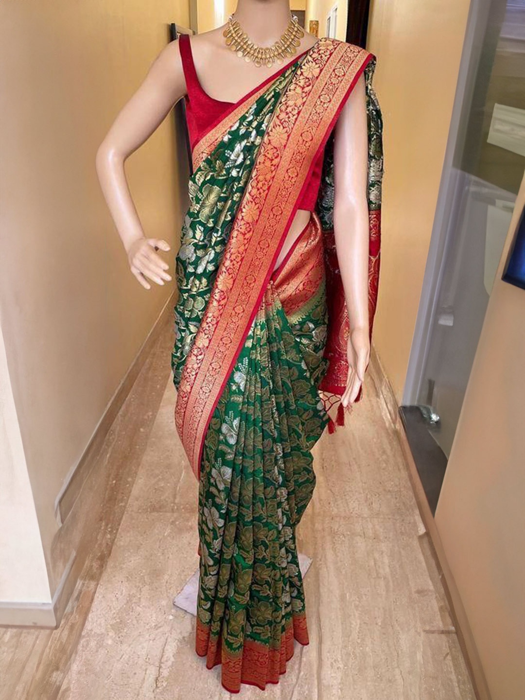 

Marziyaa Woven Design Zari Banarasi Saree, Green