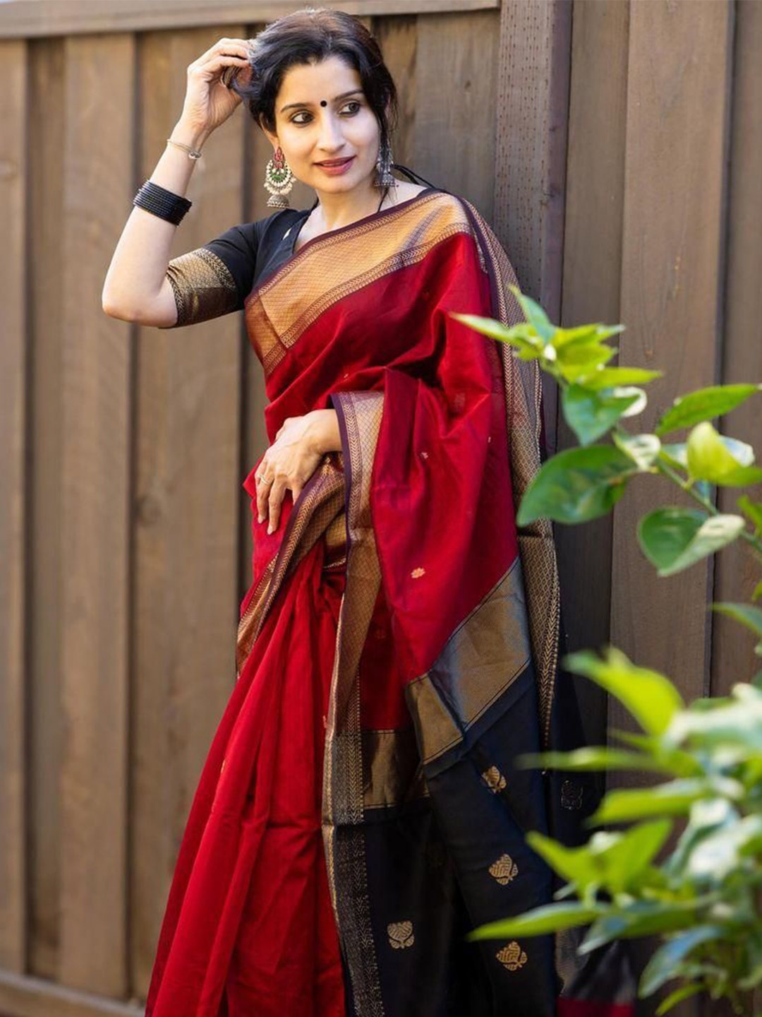 

Marziyaa Woven Design Zari Banarasi Saree, Red