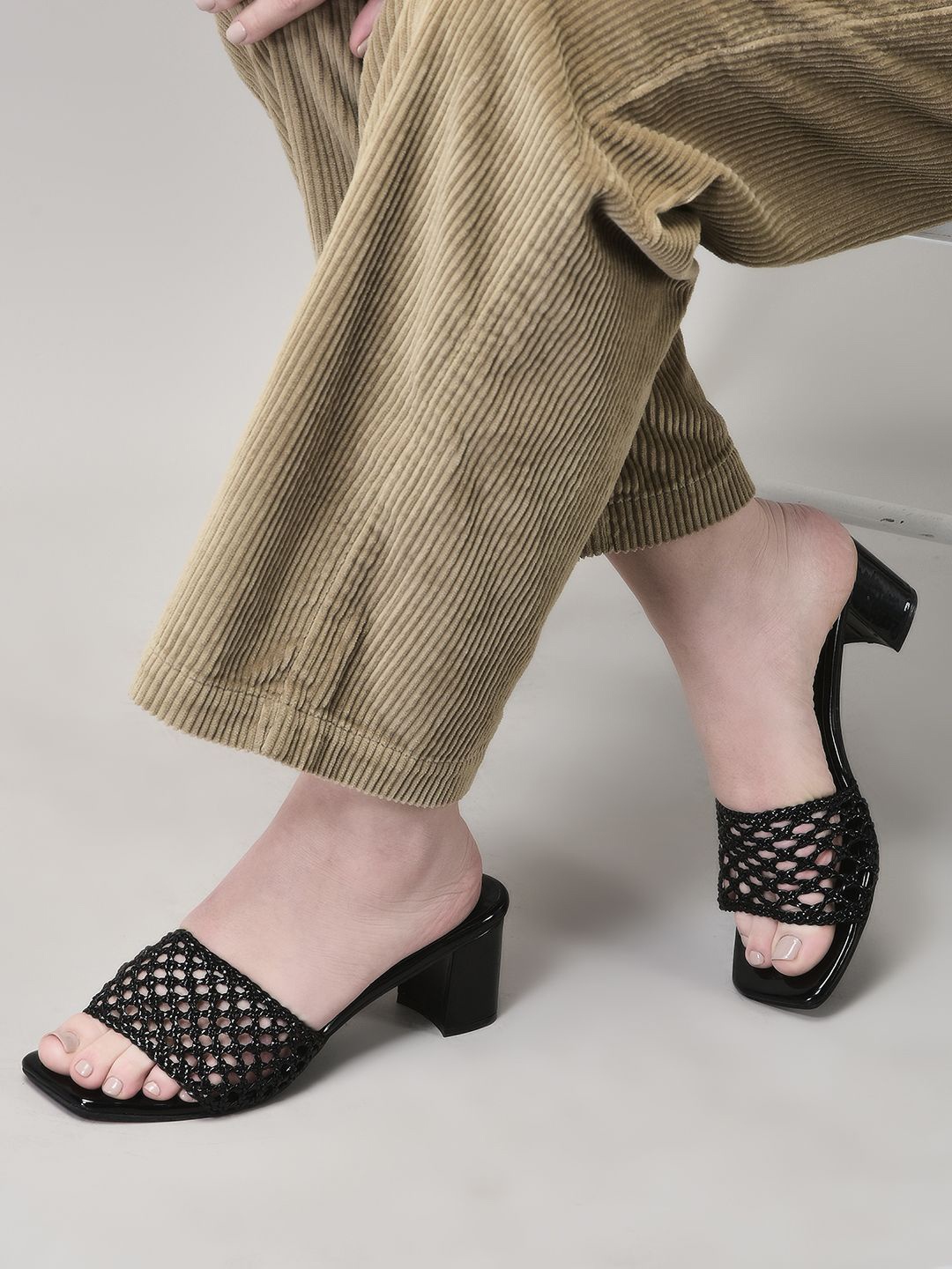 

DressBerry Women Open Toe Block Mules, Black
