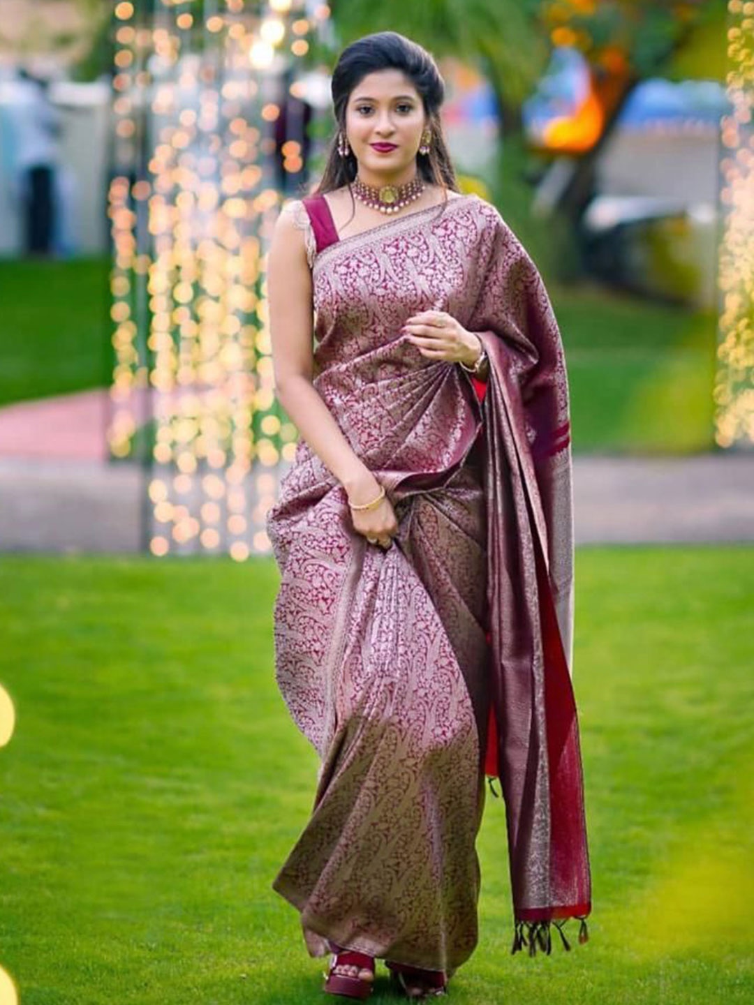 

Marziyaa Woven Design Zari Banarasi Saree, Maroon