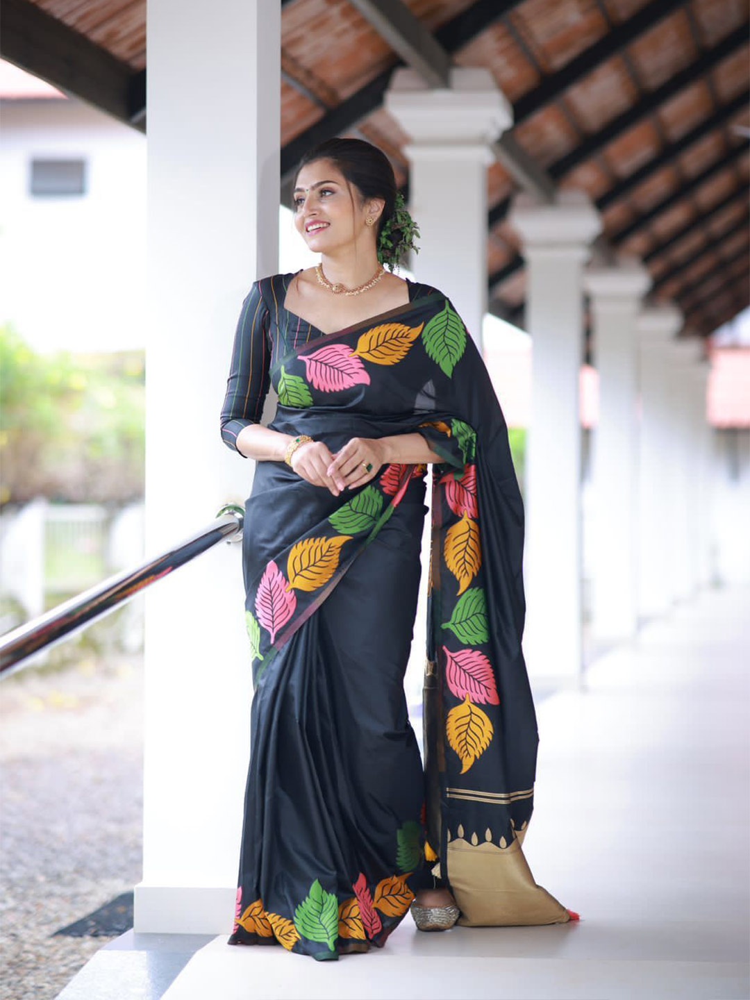 

Marziyaa Woven Design Zari Banarasi Saree, Black