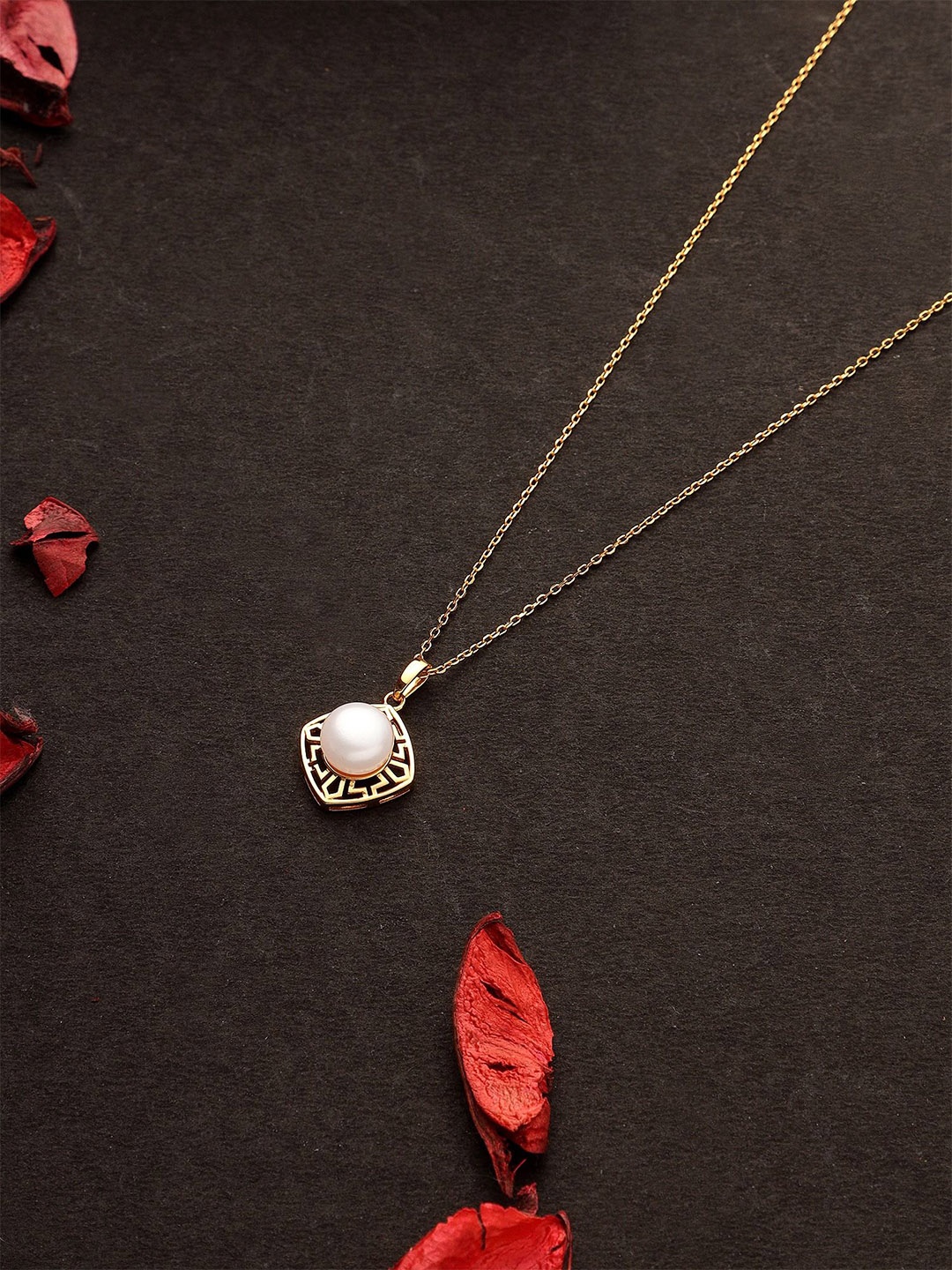 

DIAVO 925 Sterling Silver Gold-Plated Pearls Circular Pendant With Chain