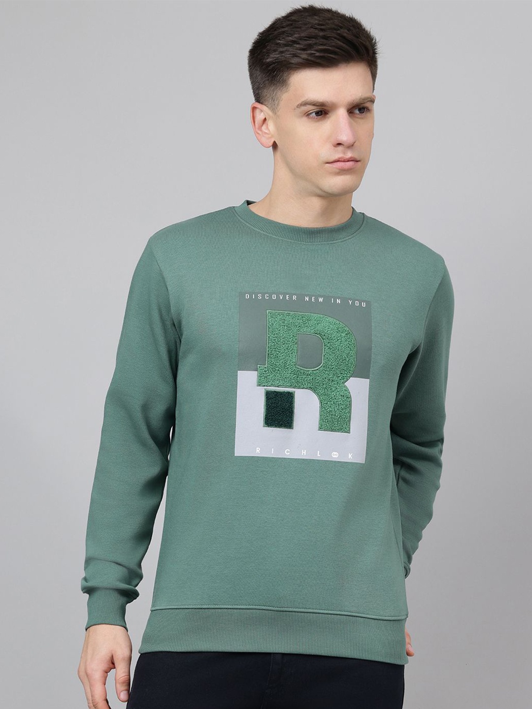 

Richlook Men Embroidered Round Neck Sweatshirt, Green