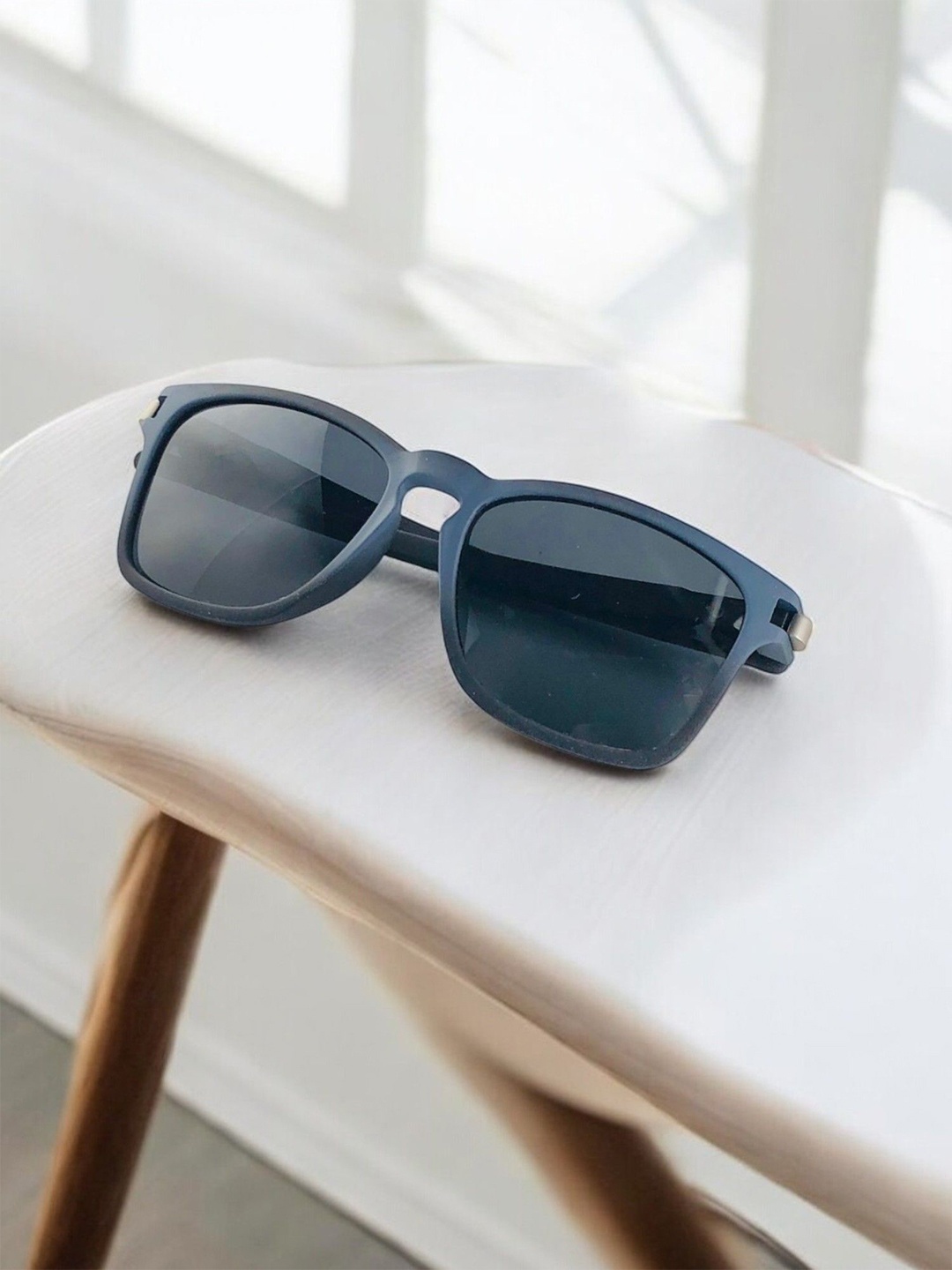 

The Roadster Lifestyle Co Unisex Square Sunglasses & UV Protected Moto x2 navy blue