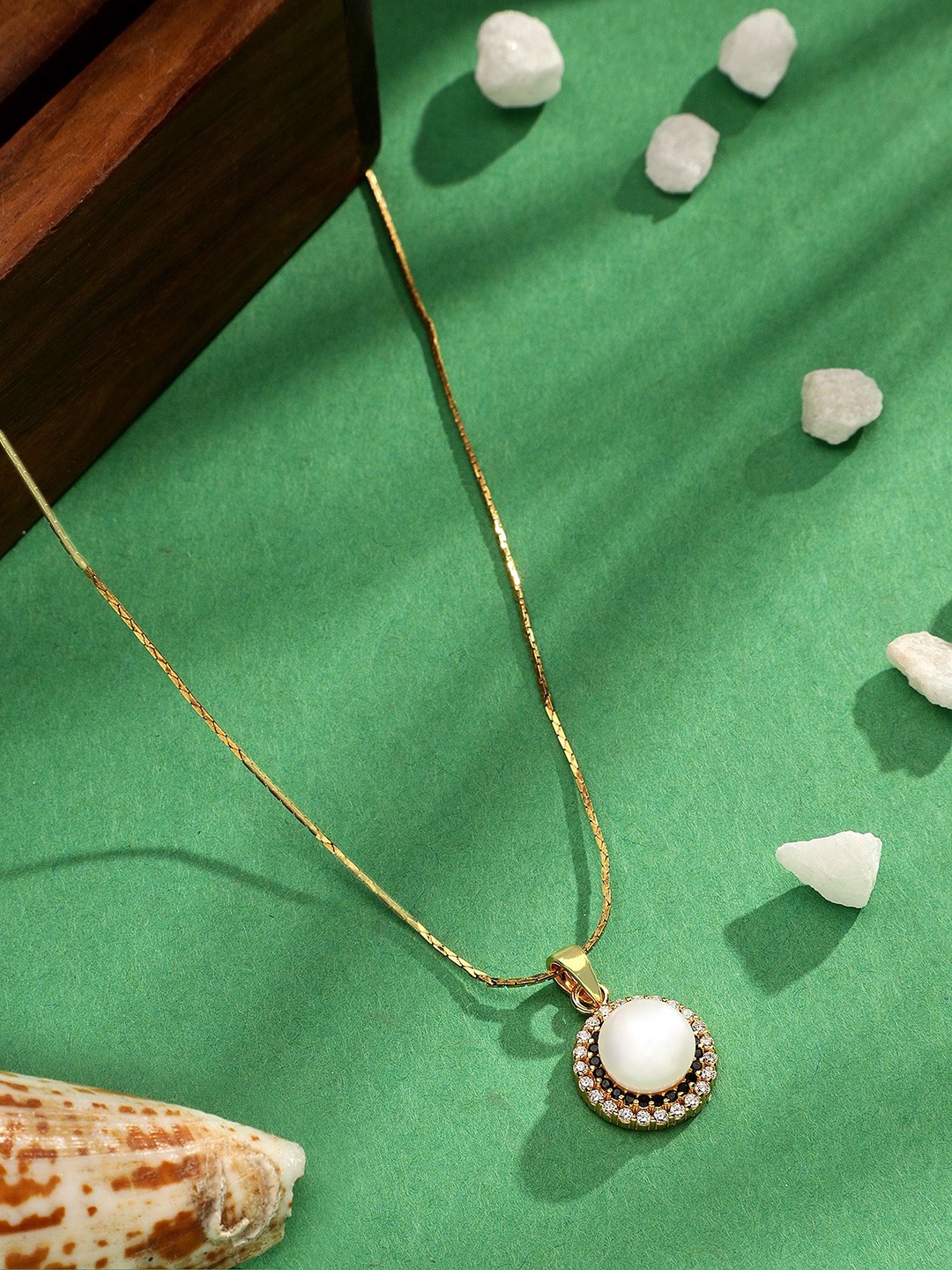 

DIAVO 925 Sterling Silver Gold-Plated Pearls Beaded Oval Pendant
