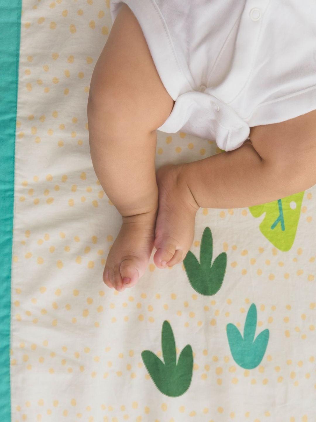 

TIDY SLEEP Green & White Dino Printed Cotton Mild Winter 210 GSM Single Bed Quilt