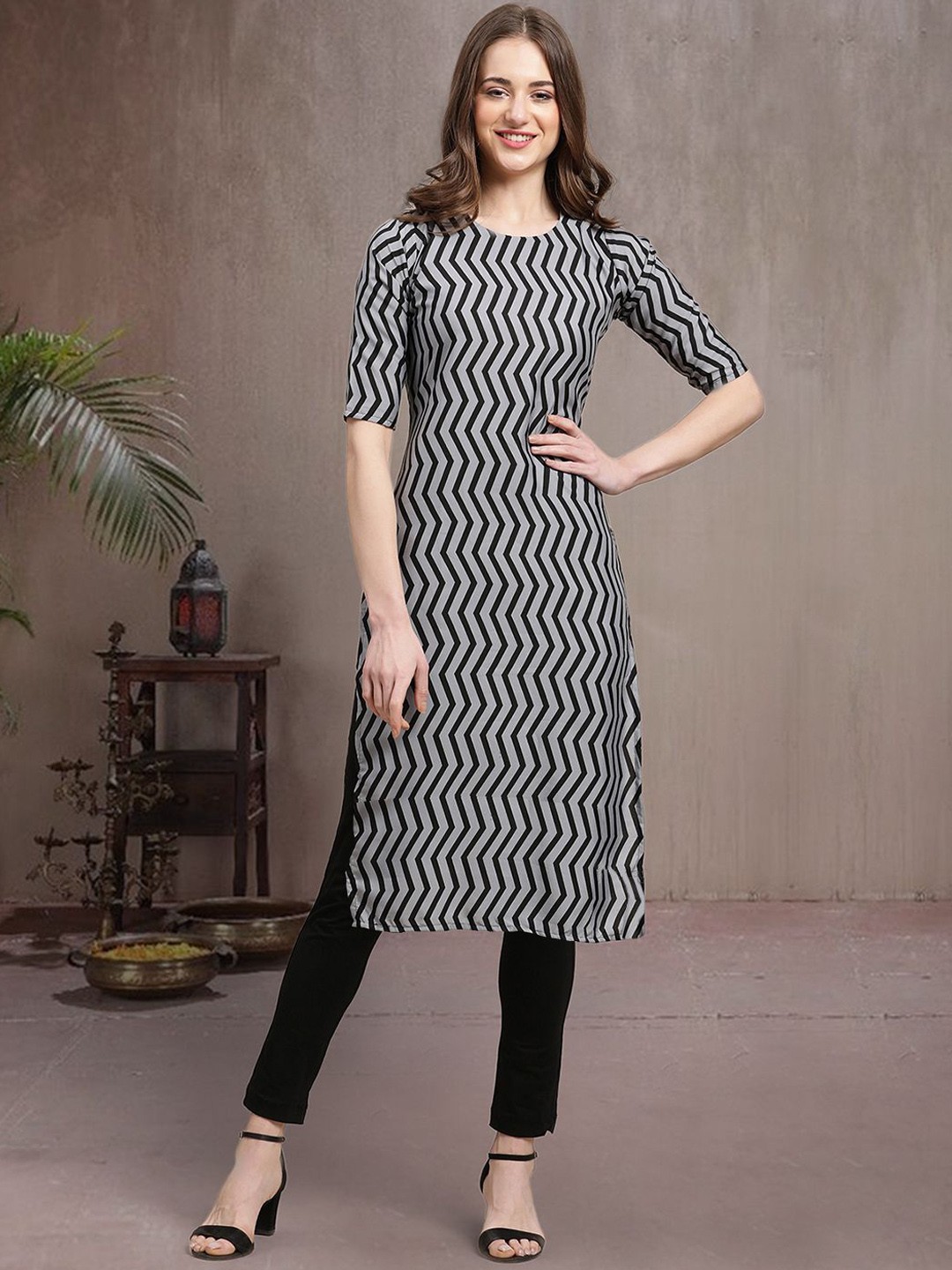 

7Threads Chevron Printed Round Neck Straight Crepe Kurta, Black
