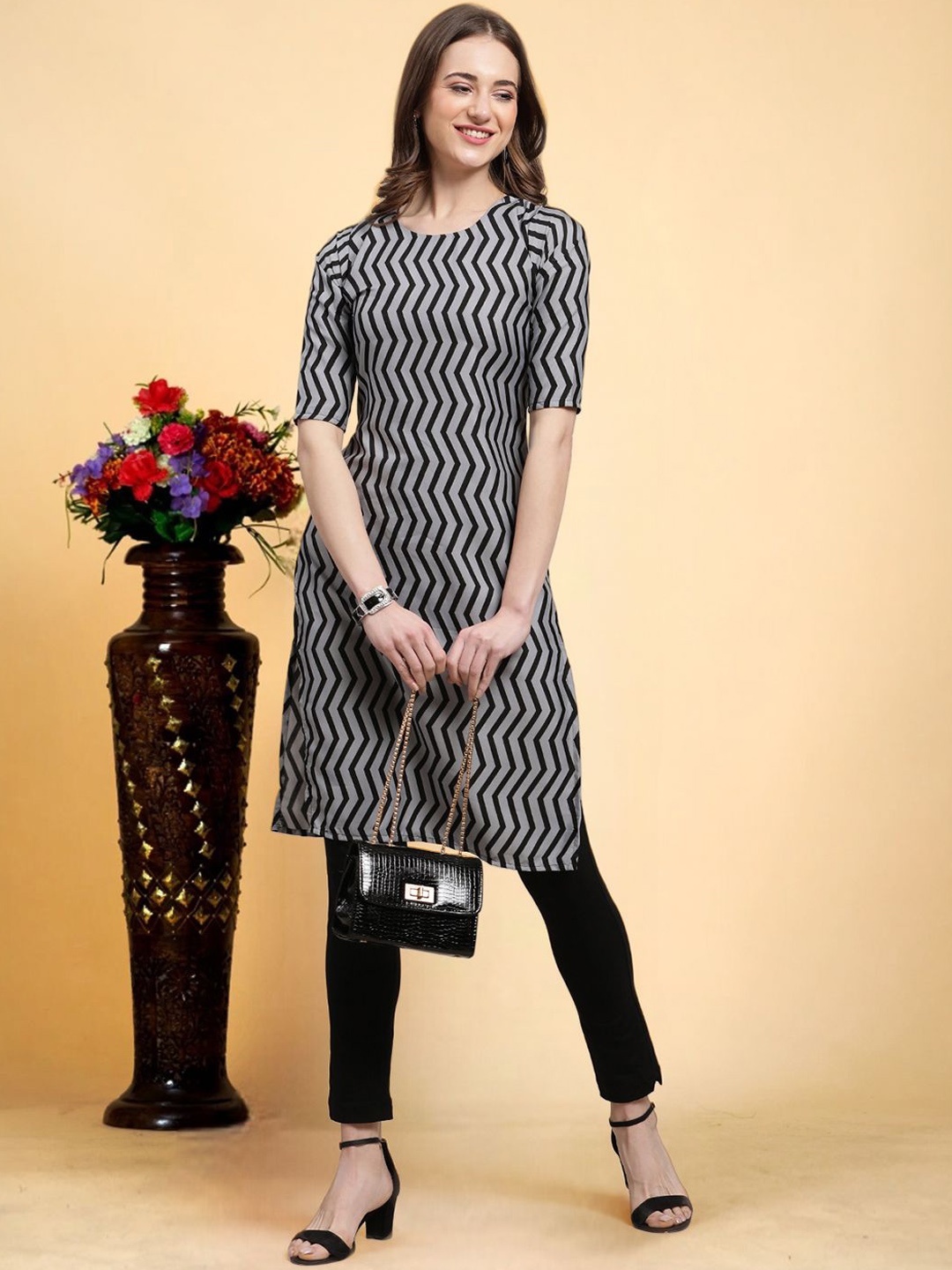 

7Threads Chevron Printed Round Neck Crepe Straight Kurta, Black