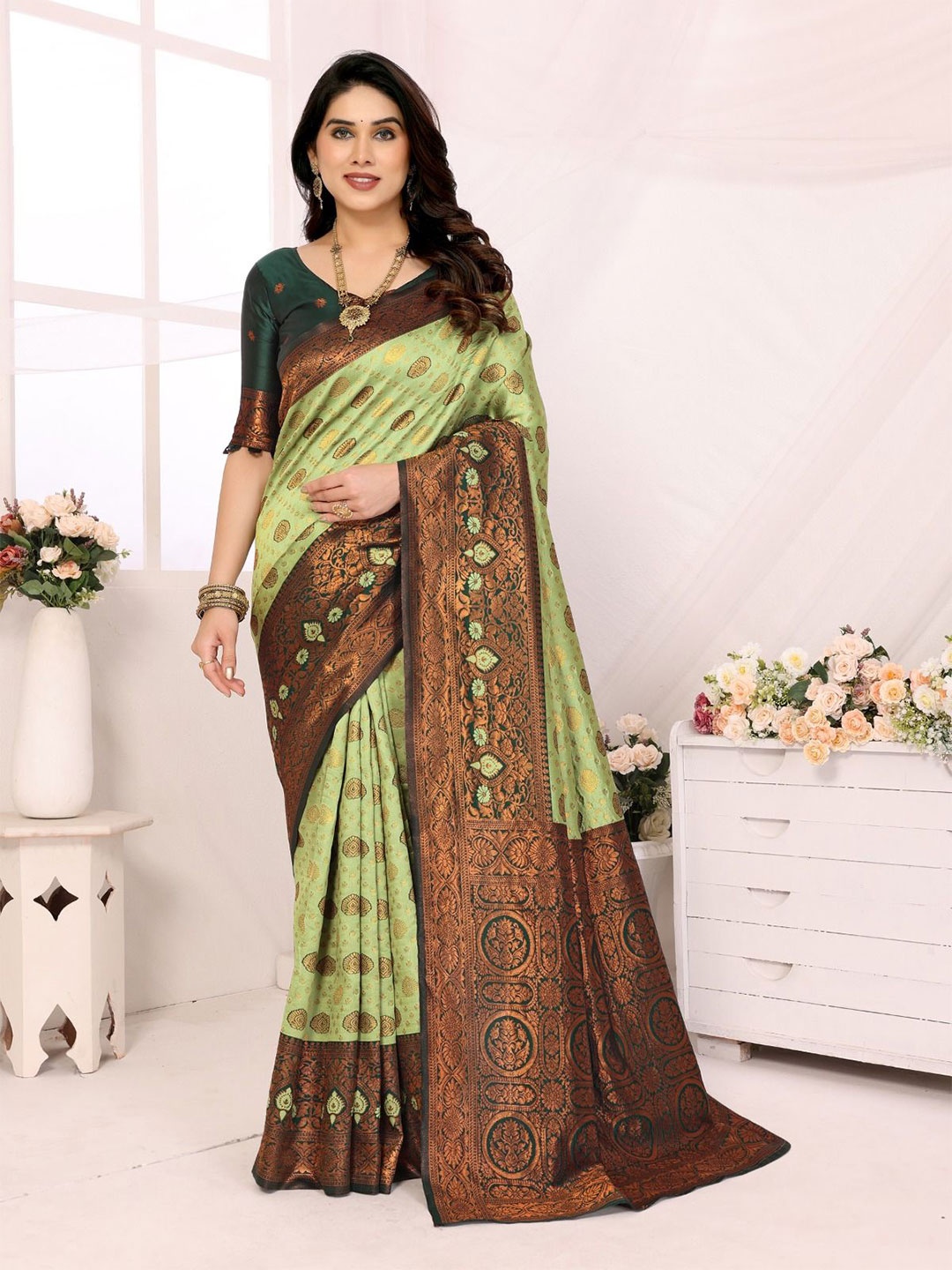 

DIKONA DESIGNER Woven Design Zari Kanjeevaram Saree, Green
