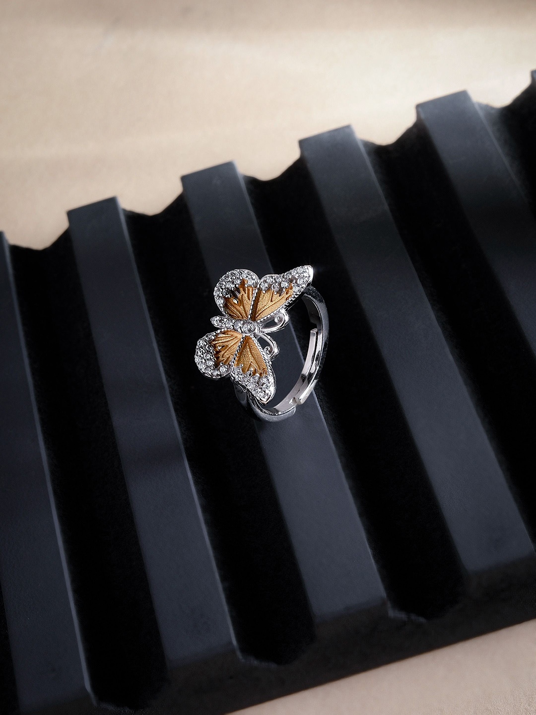 

DIAVO Stones-Studded Wings of Seraphim Finger Ring, Silver