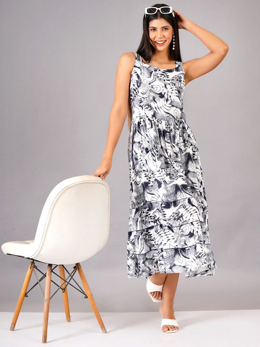 

BAESD Printed Fit & Flare Midi Dress, White