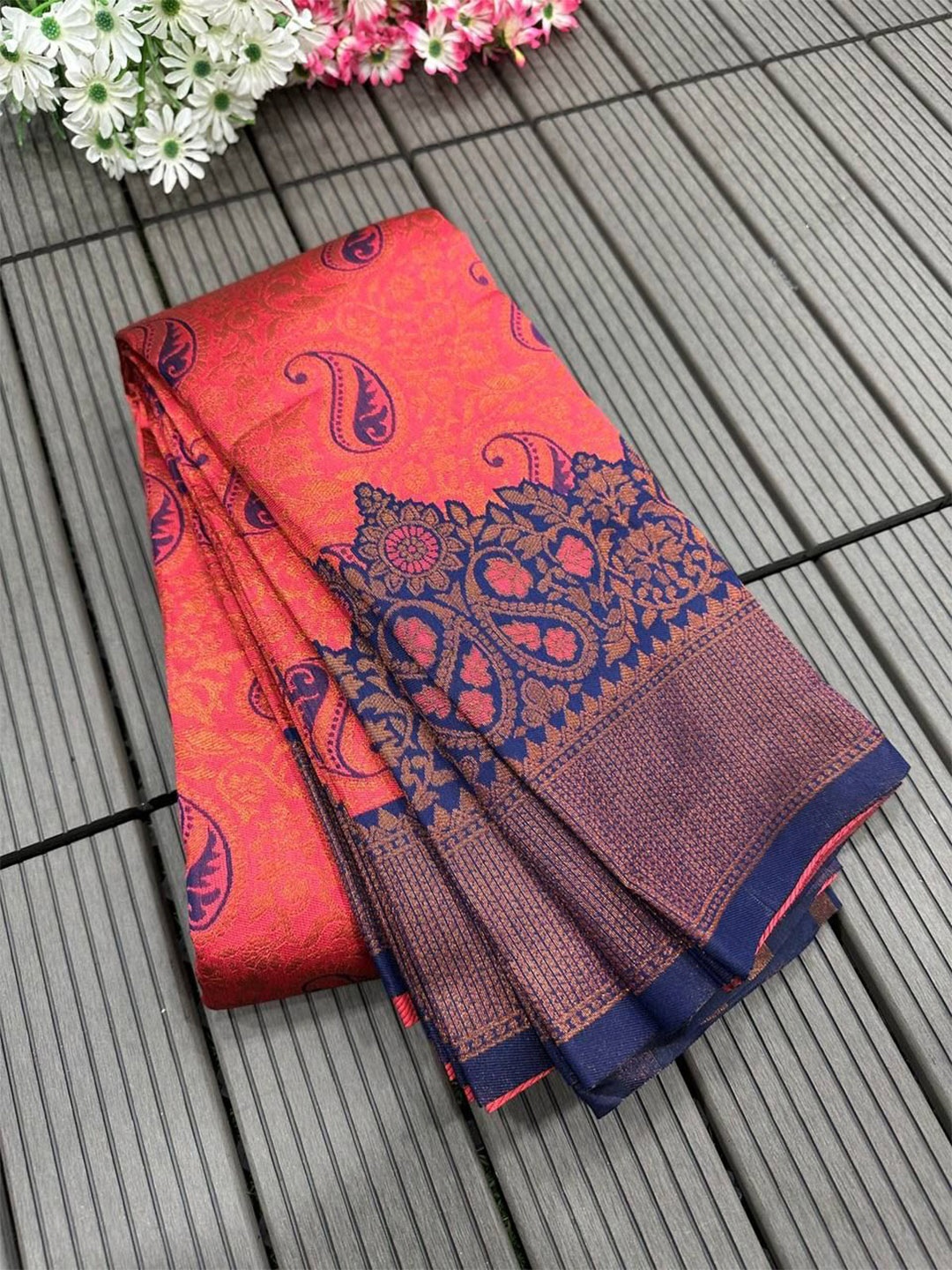 

Marziyaa Woven Design Zari Banarasi Saree, Peach