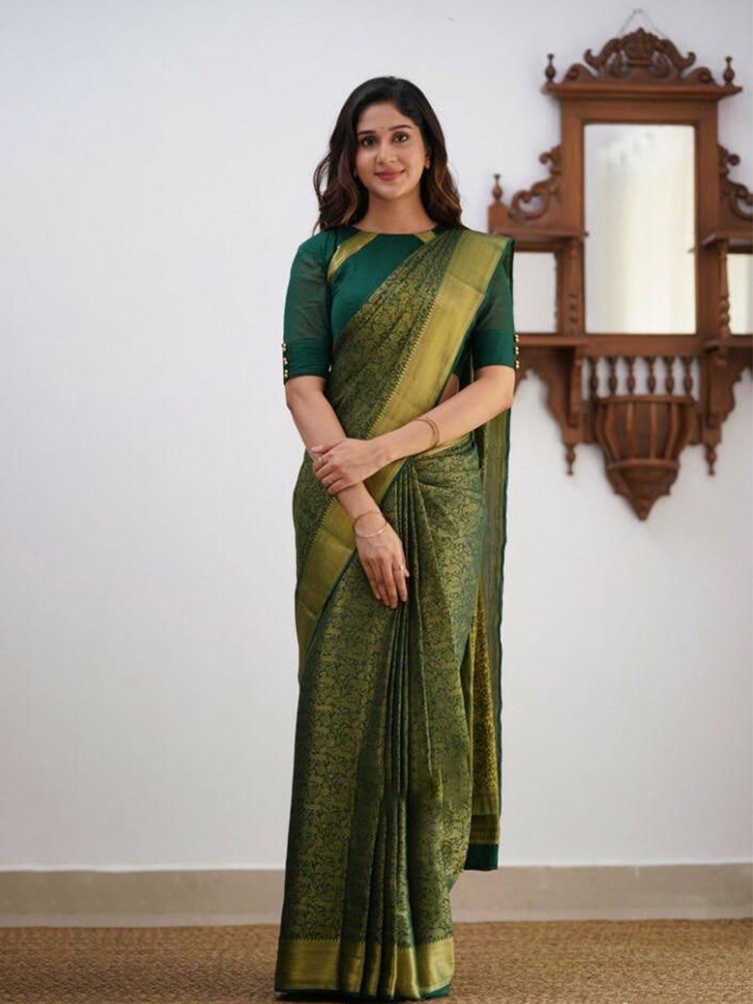 

Marziyaa Ethnic Motifs Woven Design Zari Banarasi Saree, Green