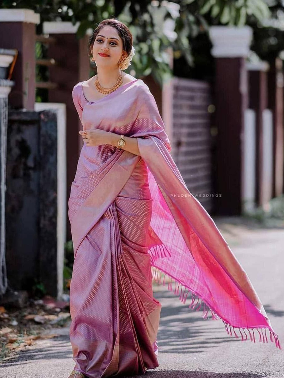 

Marziyaa Woven Design Zari Banarasi Saree, Pink