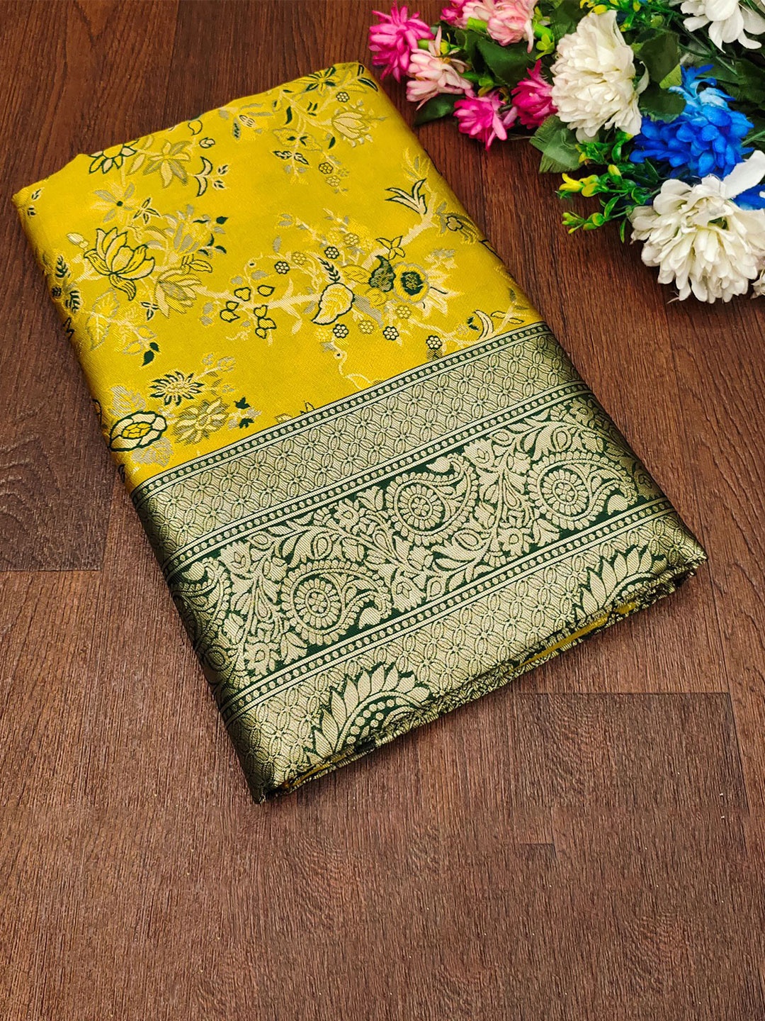 

Marziyaa Ethnic Motifs Woven Design Zari Banarasi Saree, Yellow