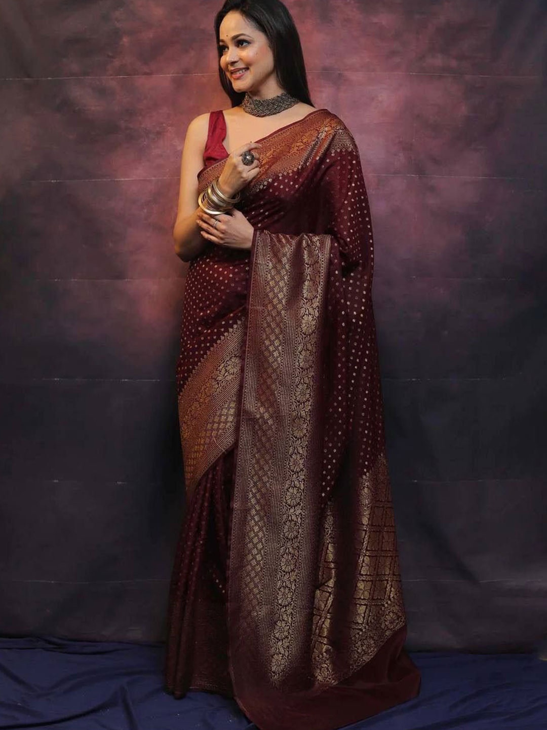 

Marziyaa Ethnic Motifs Woven Design Zari Banarasi Saree, Maroon