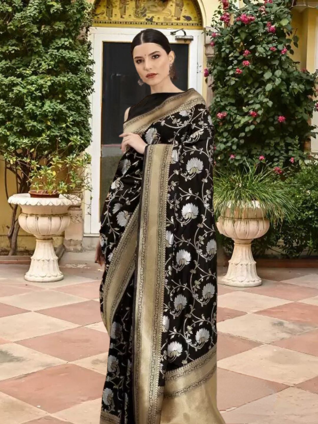 

KAZIA Floral Zari Banarasi Saree, Black