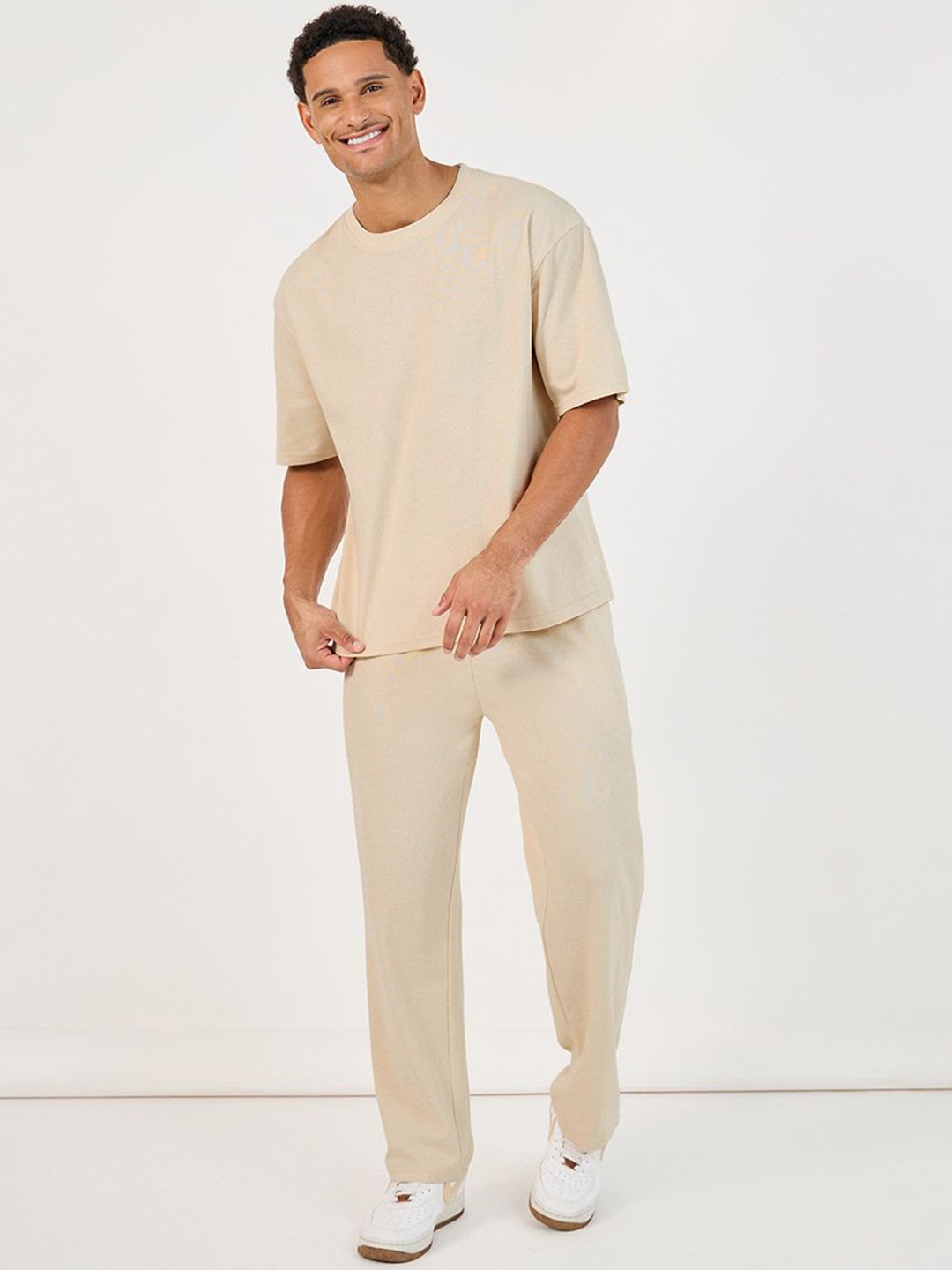 

Styli Men Back Print Oversized T-Shirt & Open Hem Interlock Trousers Co-Ords, Cream