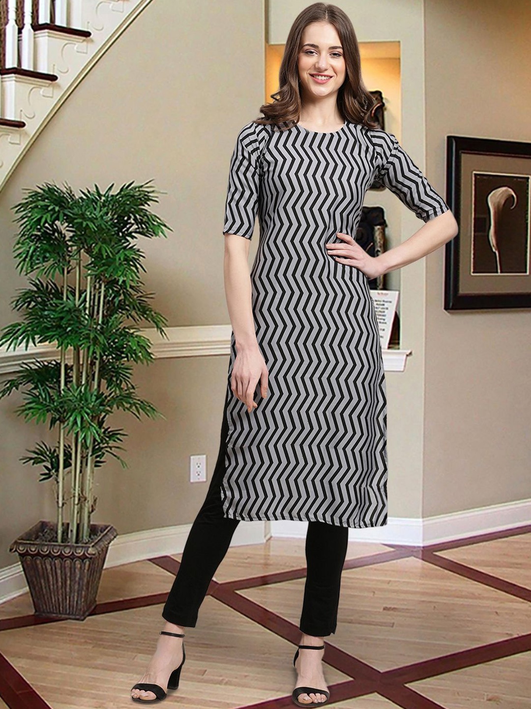 7Threads Chevron Printed Crepe Straight Kurta, Black