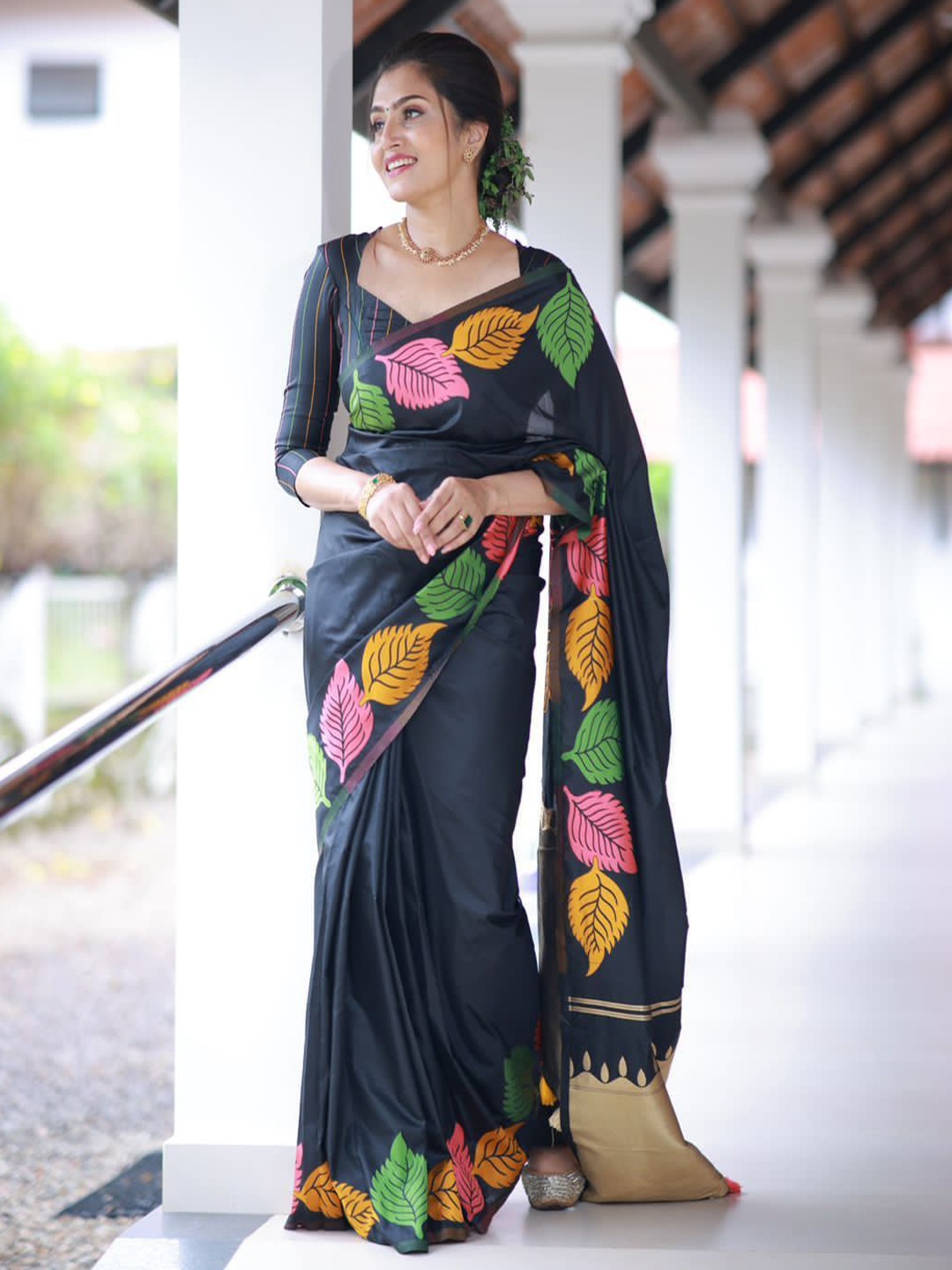 

Marziyaa Woven Design Zari Designer Banarasi Saree, Black