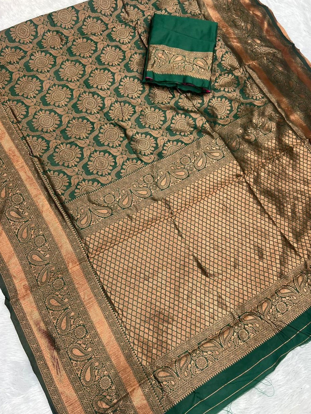 

Marziyaa Woven Design Zari Banarasi Saree, Green