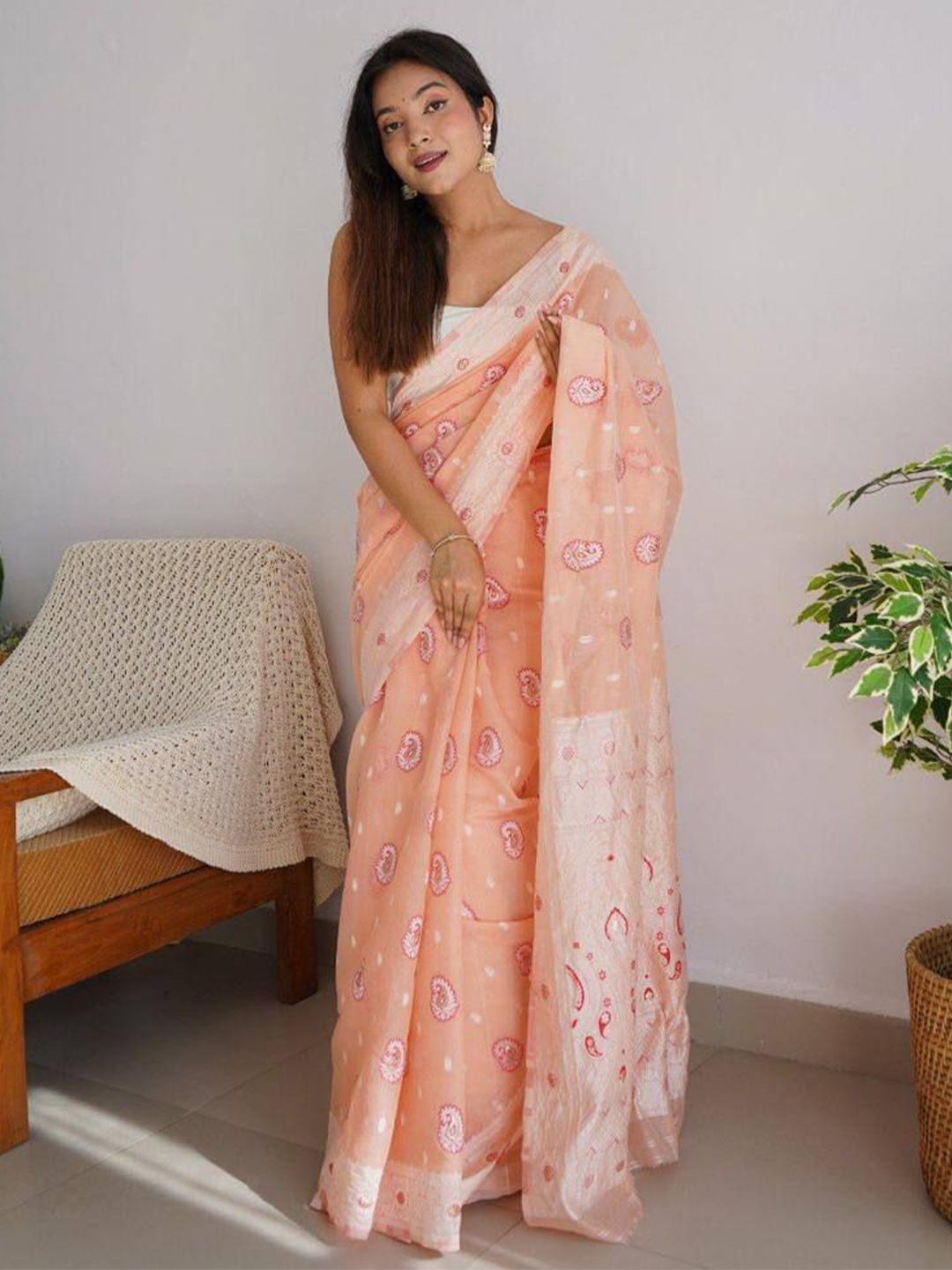 

Marziyaa Woven Design Zari Banarasi Saree, Peach