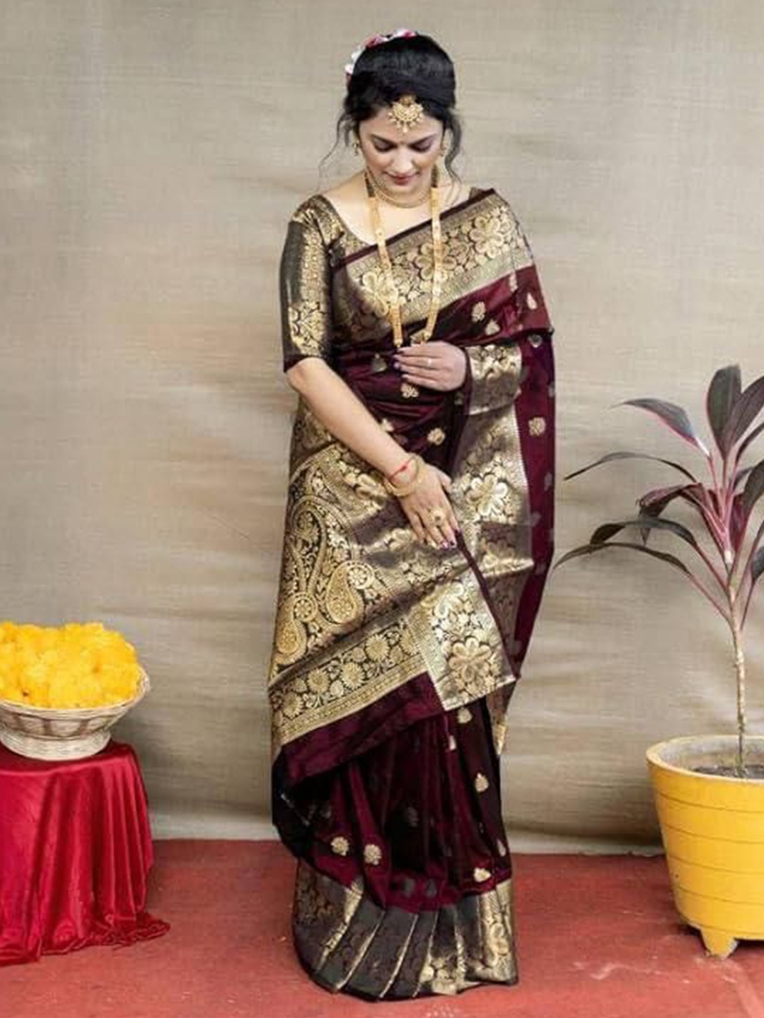 

Marziyaa Ethnic Motifs Zari Banarasi Saree, Maroon
