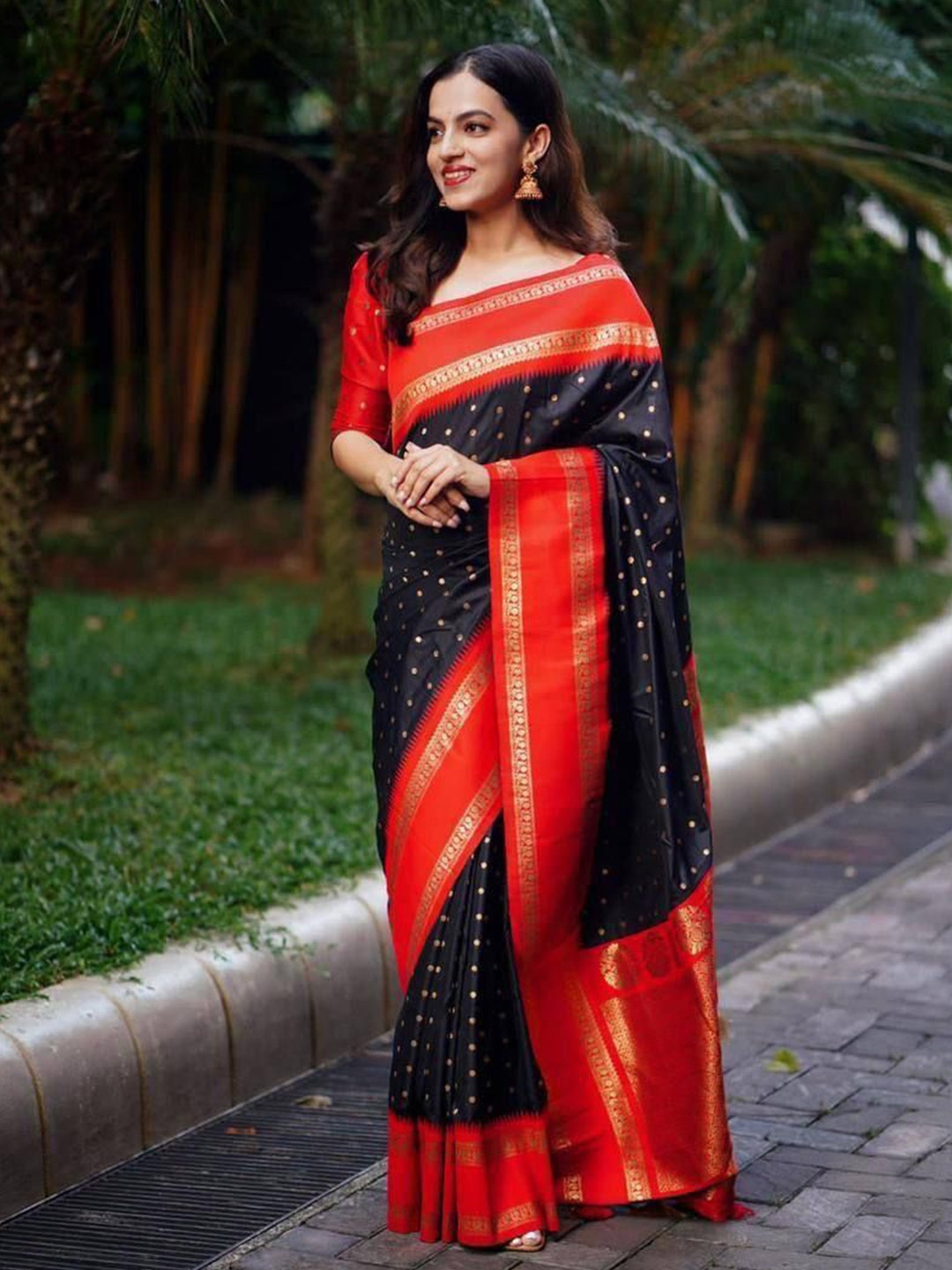 

Marziyaa Ethnic Motifs Zari Silk Cotton Banarasi Saree, Black