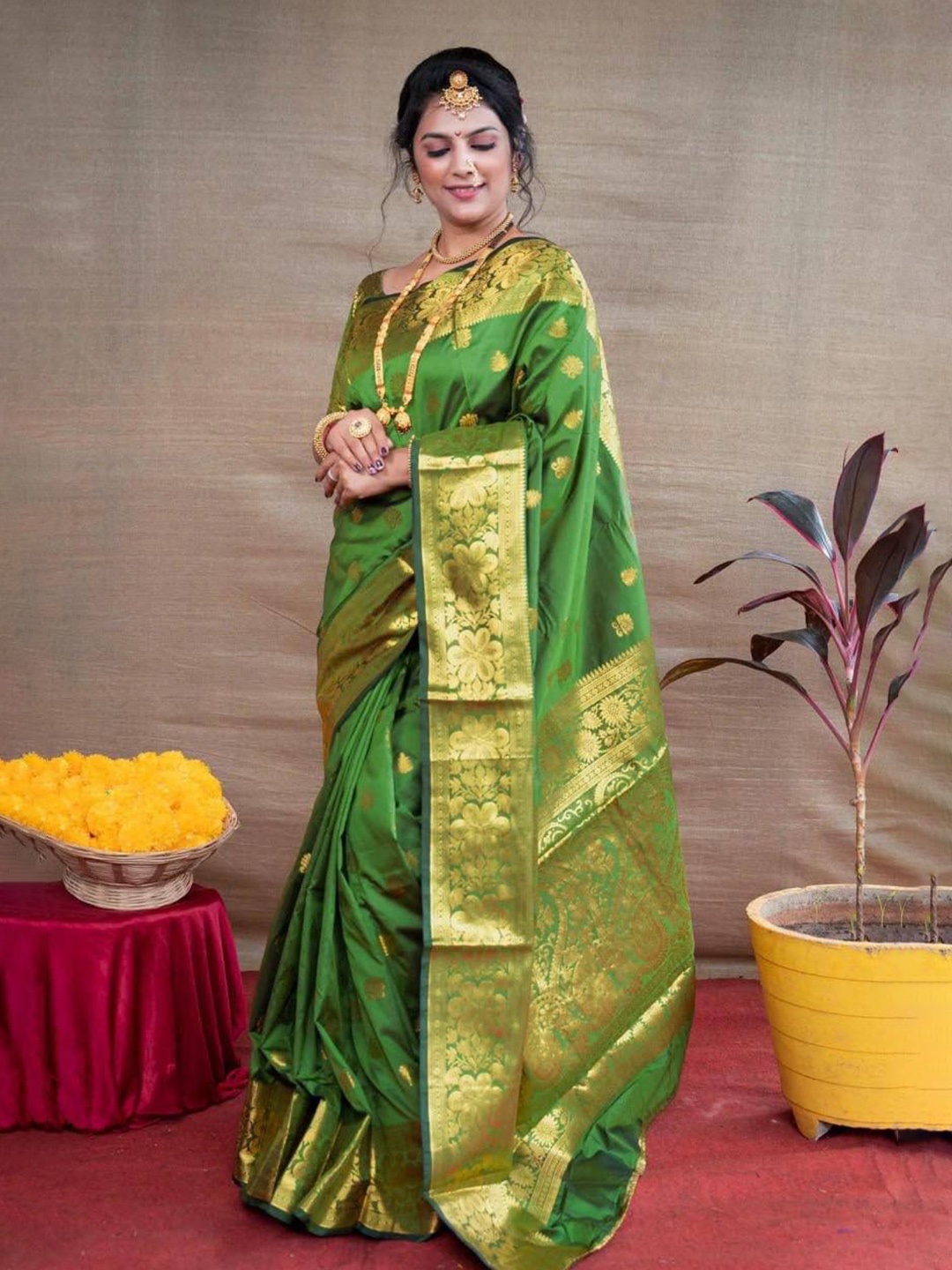 

Marziyaa Woven Design Zari Banarasi Saree, Green