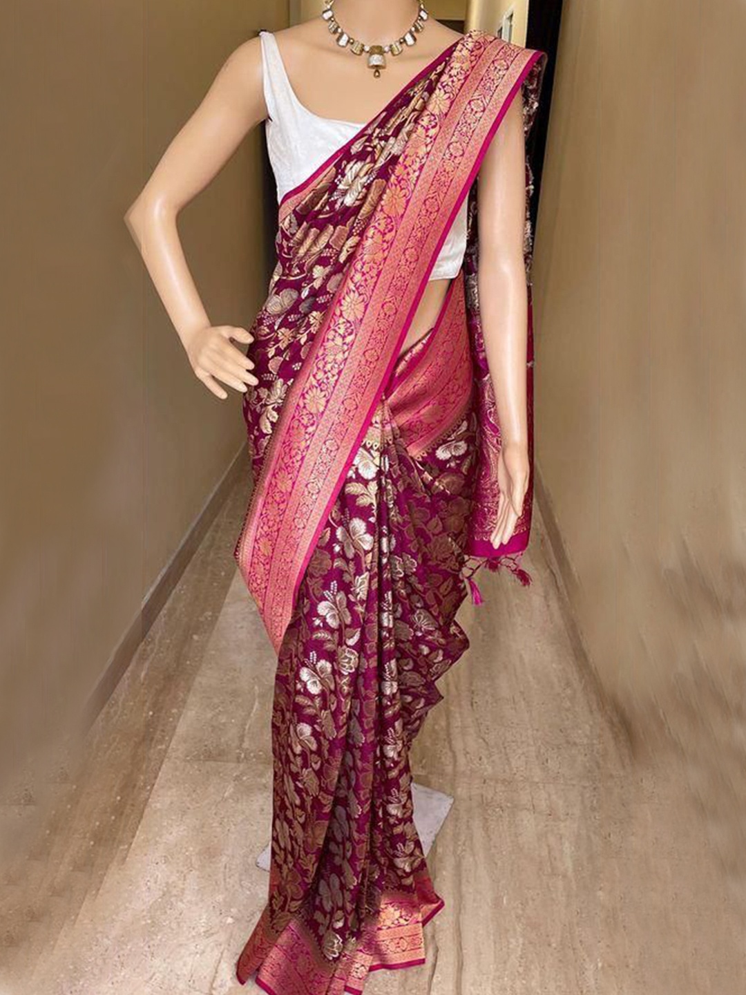 

Marziyaa Woven Design Zari Silk Cotton Banarasi Saree, Burgundy