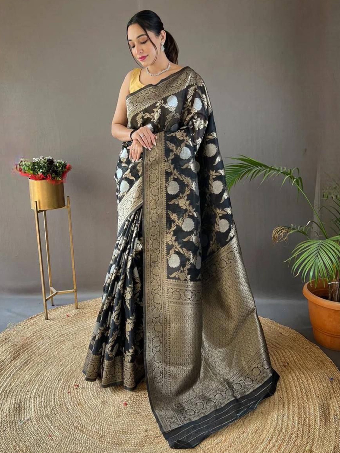 

Marziyaa Woven Design Zari Banarasi Saree, Black