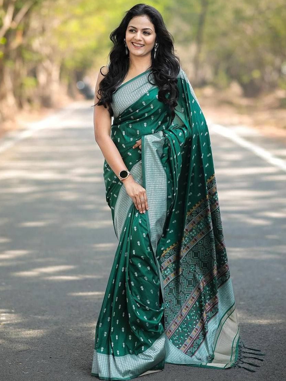 

Marziyaa Woven Design Zari Banarasi Saree, Green