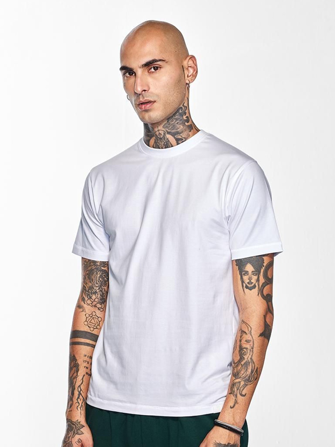 

Snitch Men Solid Round Neck Cotton T-shirt, White