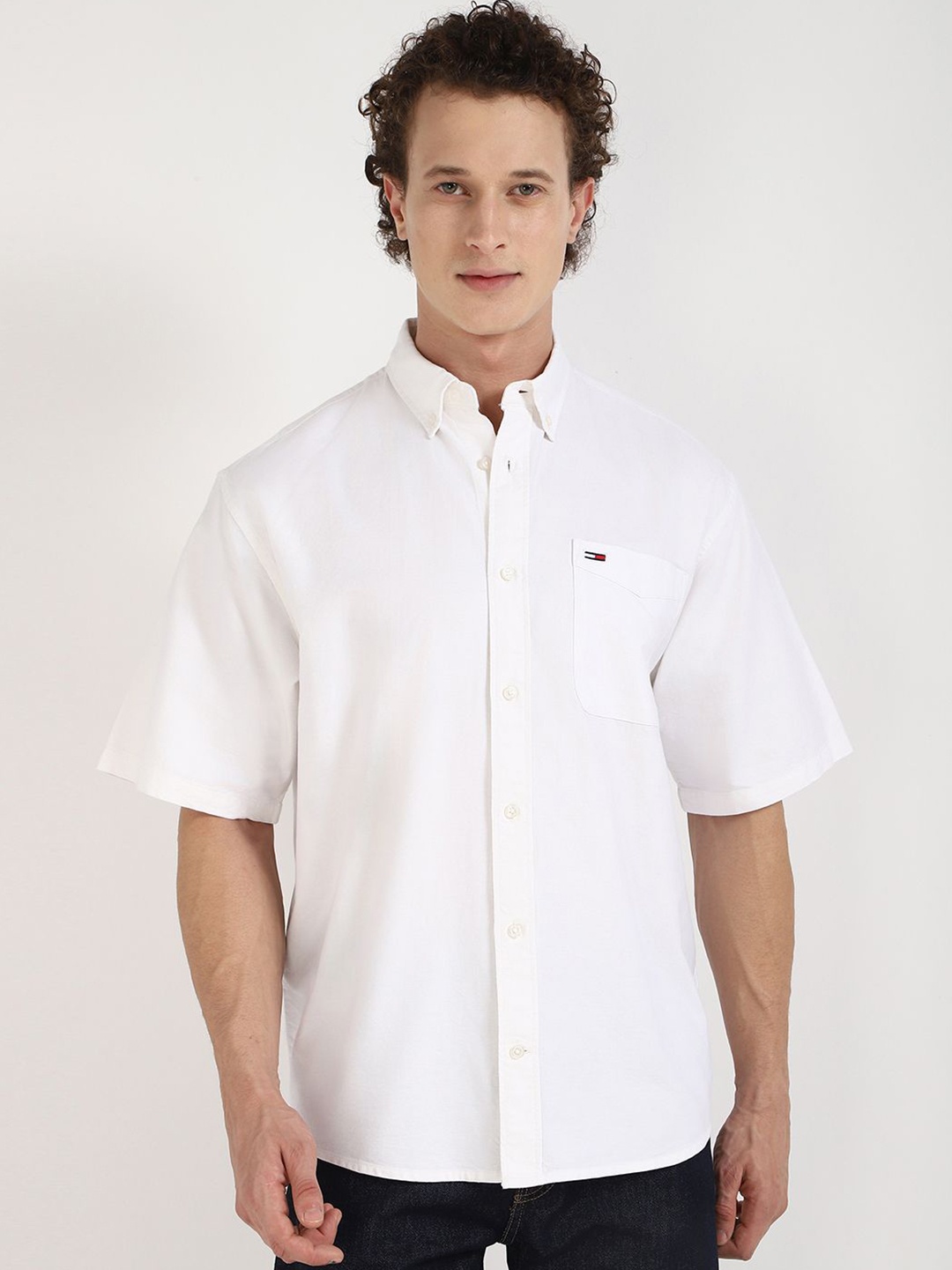 

Tommy Hilfiger Men Relaxed Fit Button-Down Collar Solid Cotton Casual Shirt, White