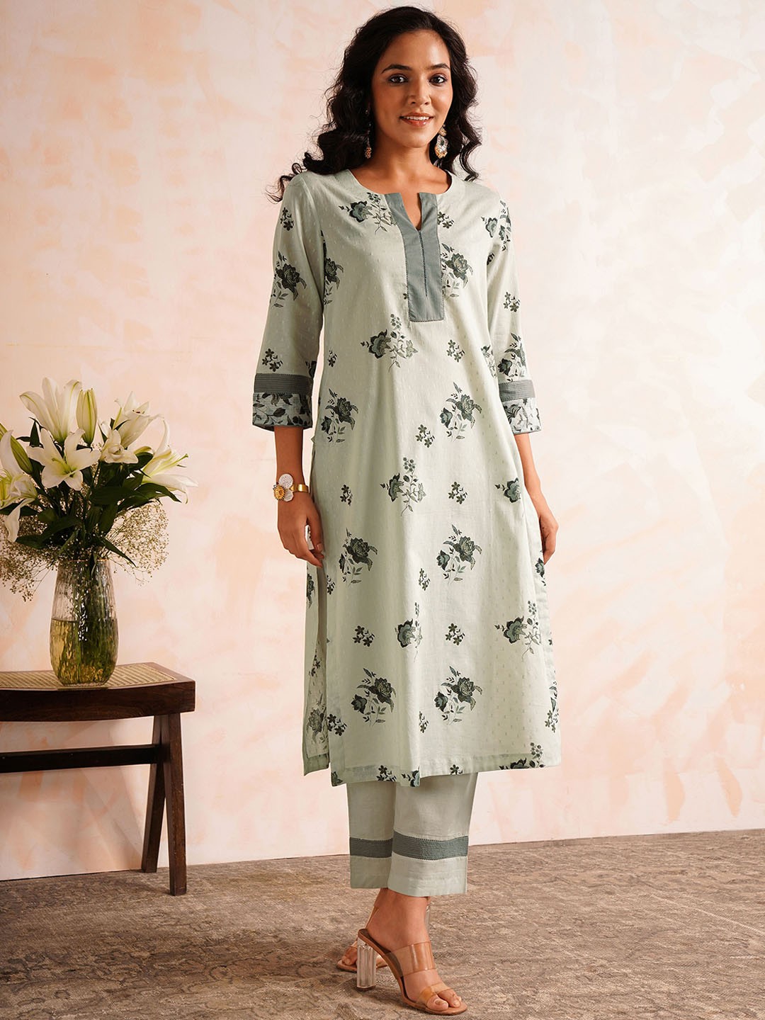 

JAYPORE Floral Printed Round Neck Regular Straight Kurta, Grey