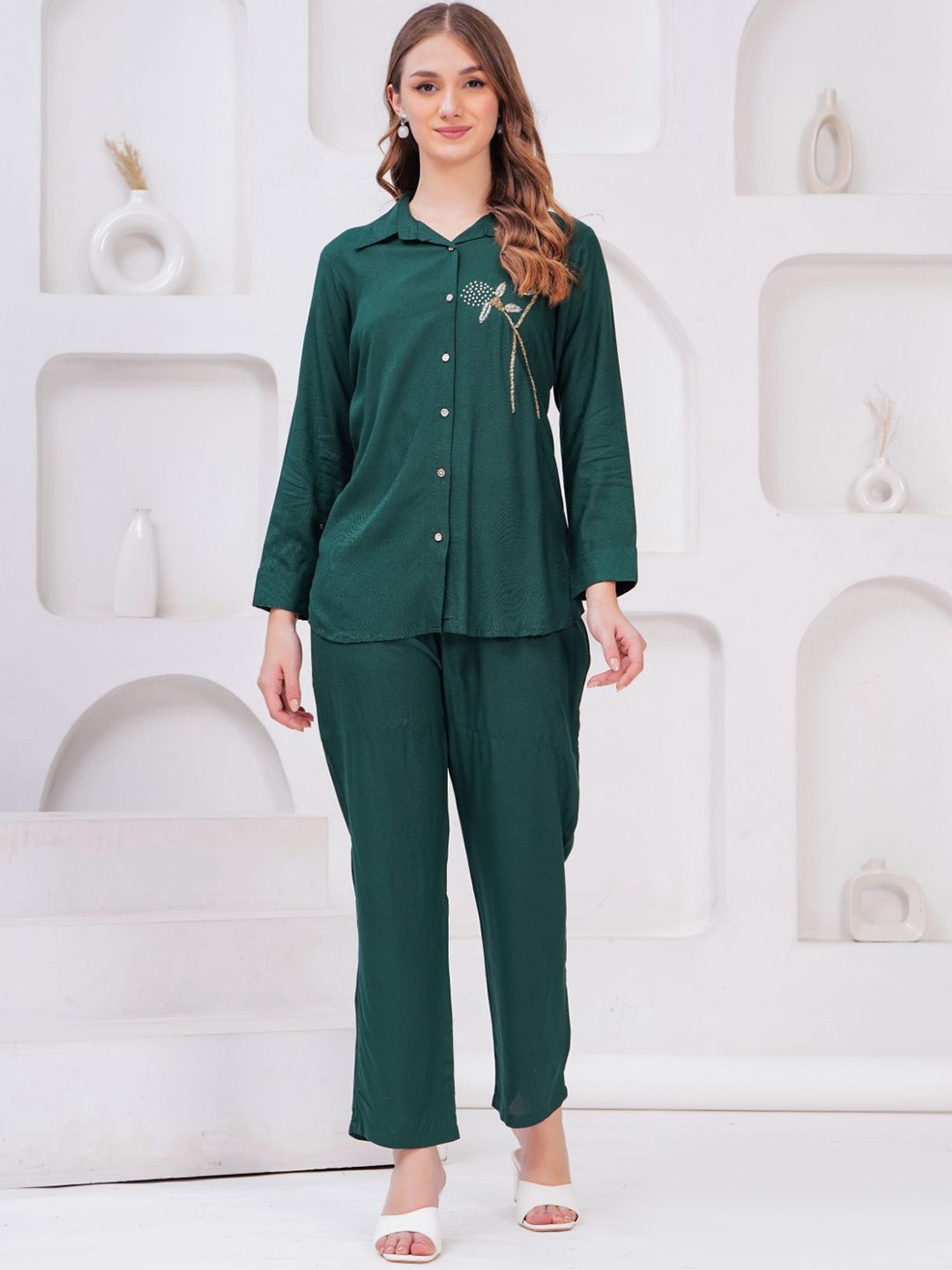 

KALINI Embroidered Shirt Collar Shirt With Trousers, Green