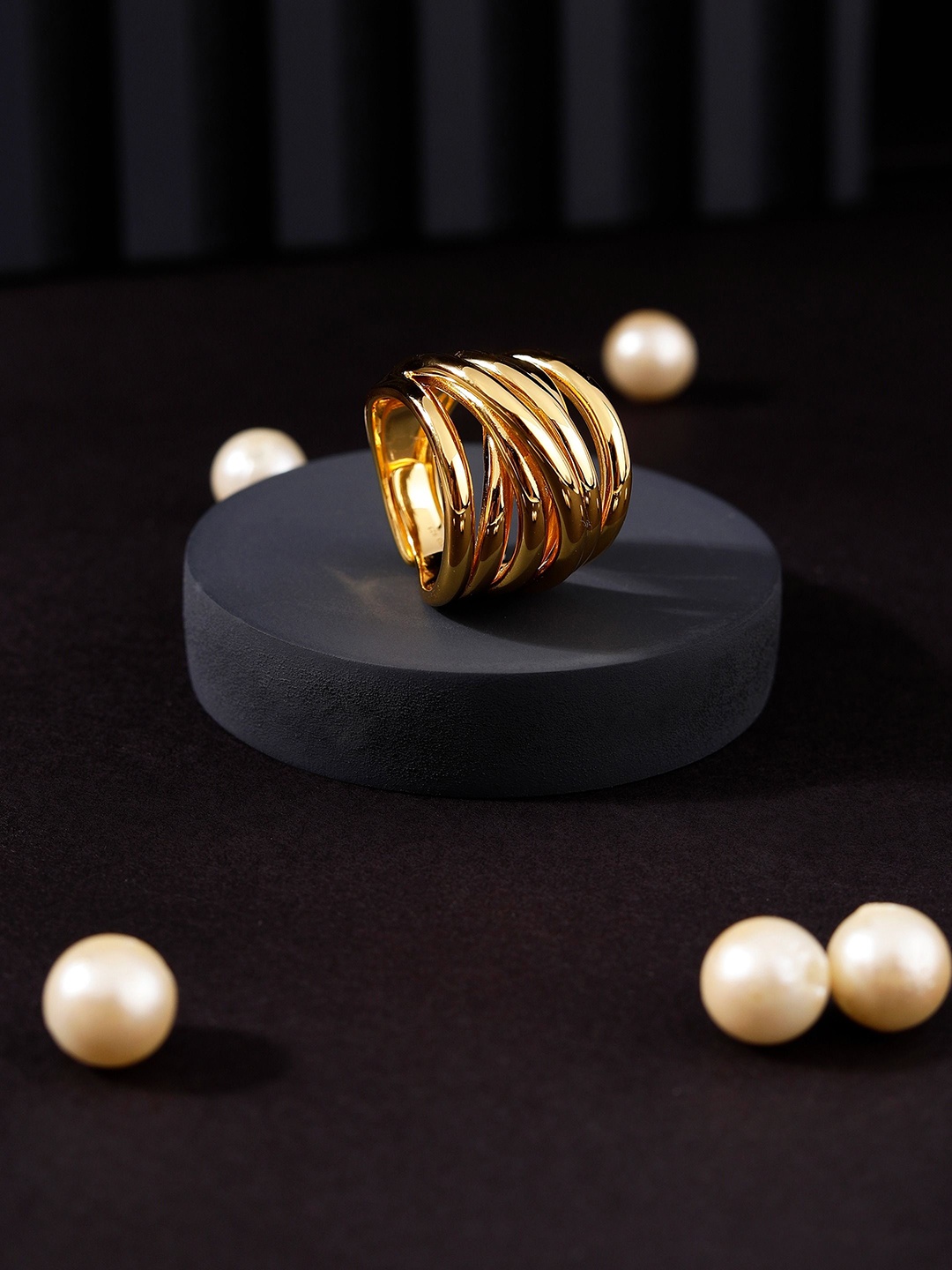 

DIAVO Radiant Gold Plated Interlace Silver Finger Ring
